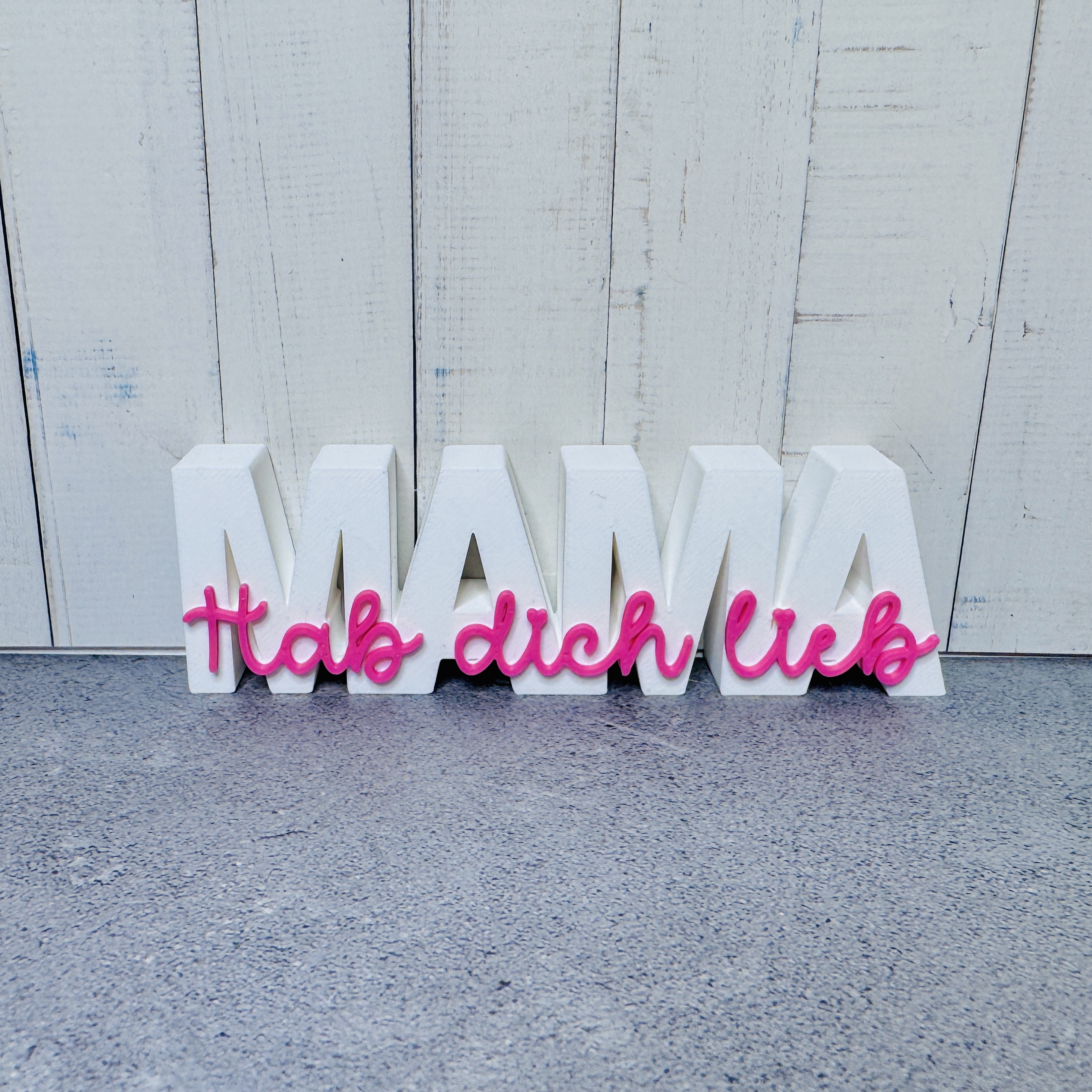 Schriftzug „Mama Hab dich lieb“ – ein kleiner Satz  in weiß und pink