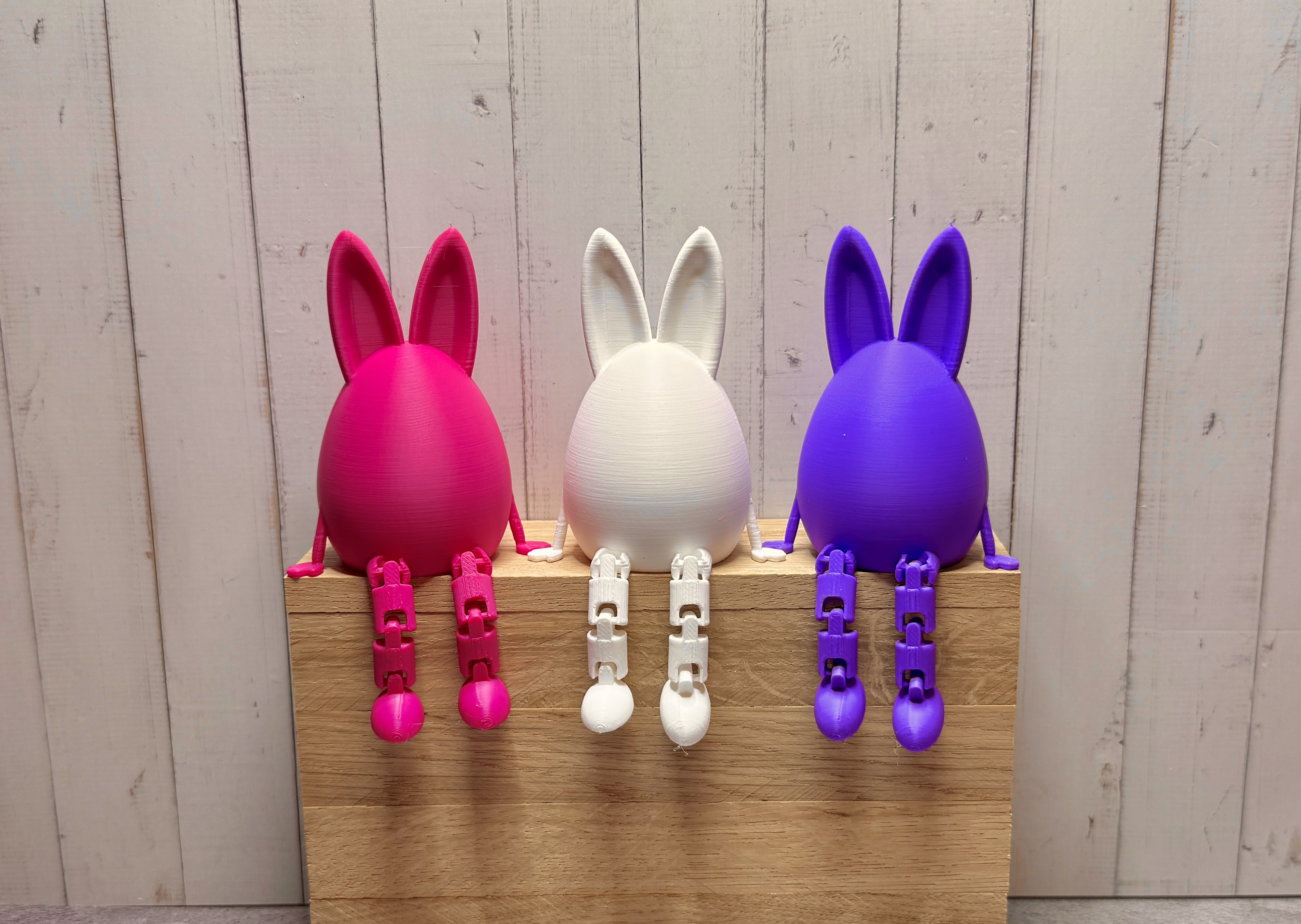 Hasenfiguren als Kantenhocker zu Ostern - Deko mit Wackelbeinen in 3 Farben
