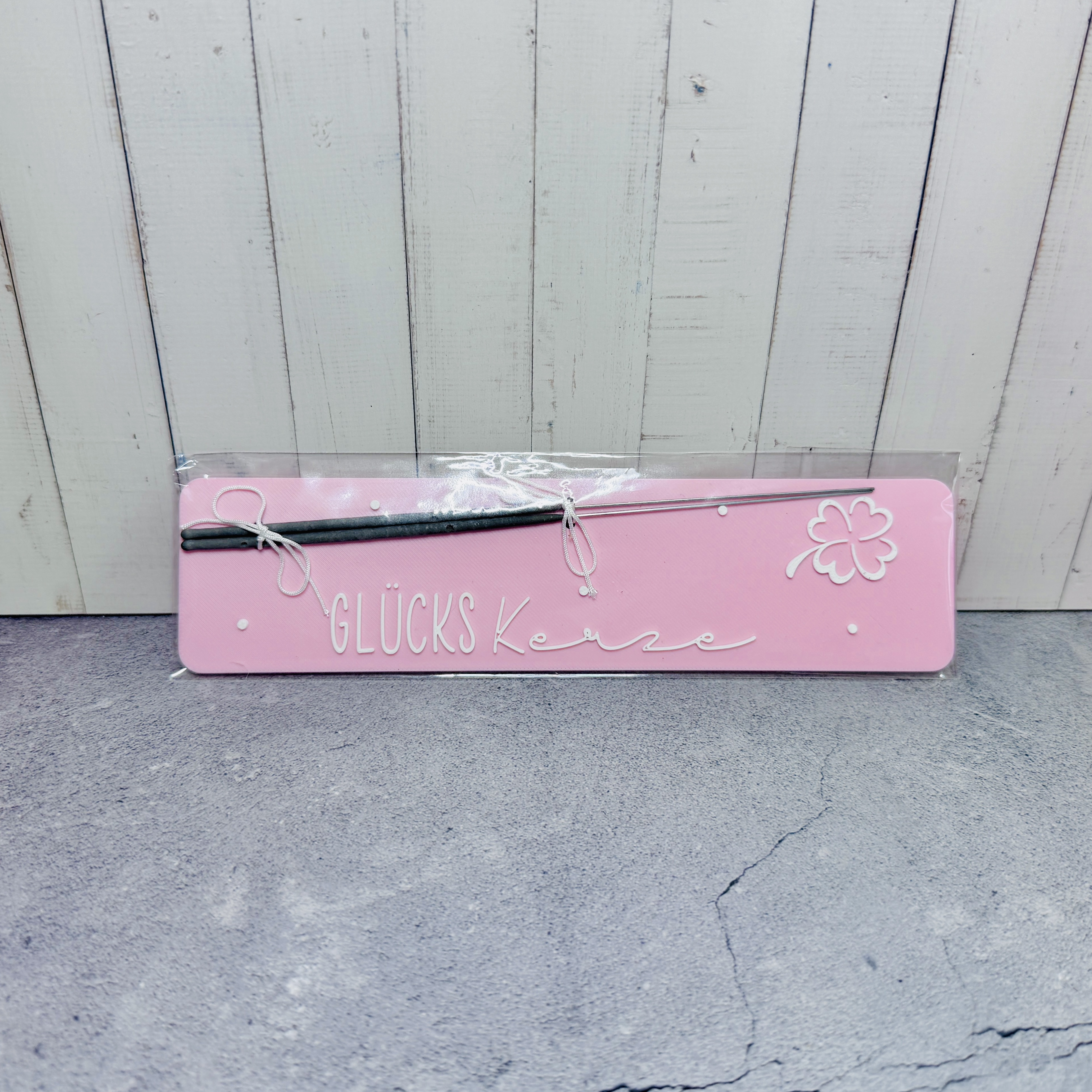 Glückskerze - ein kleines Feuerwerk für dein Glück in rosa mit weißer Schrift