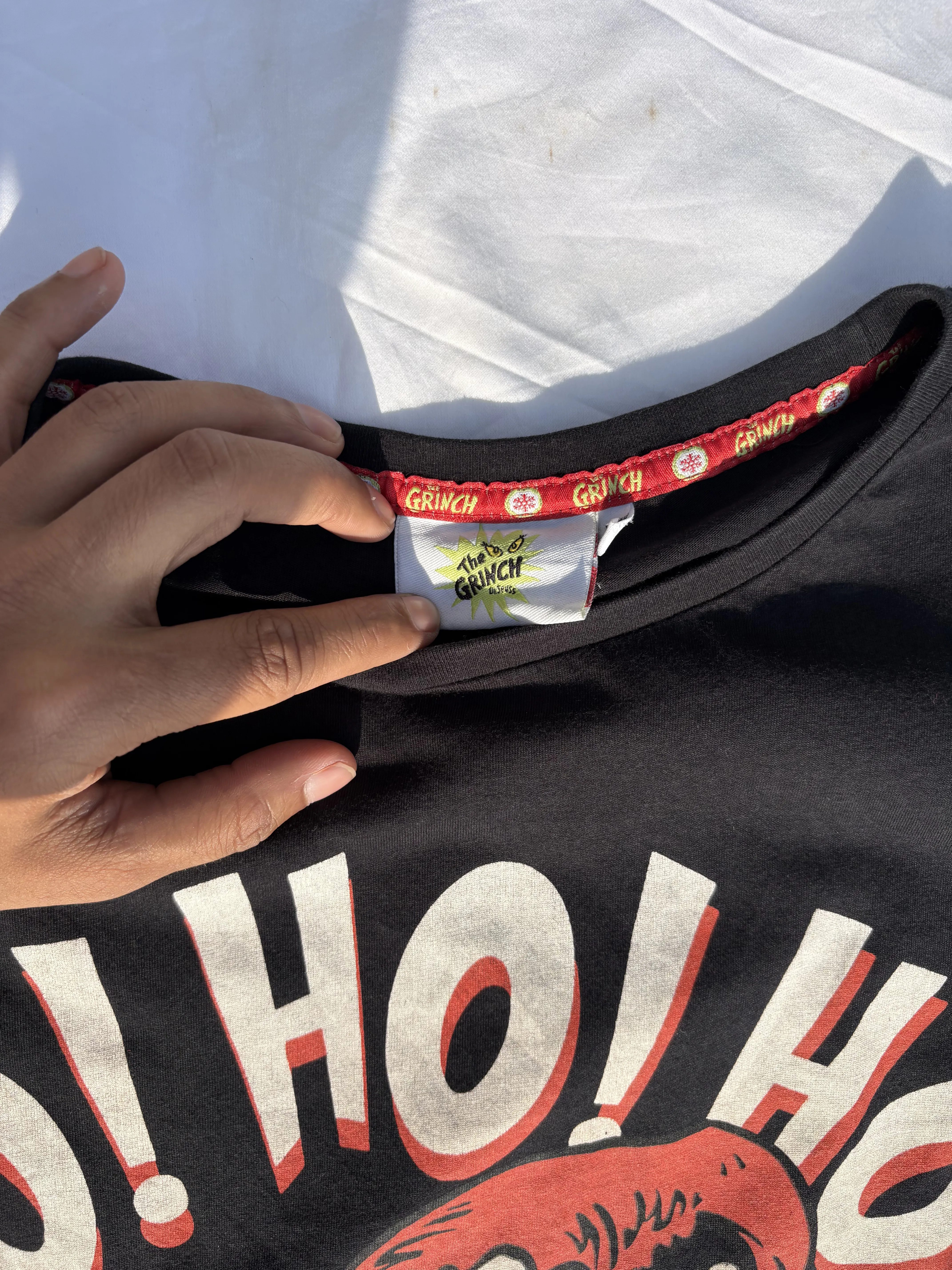 The Grinch Christmas Graphic T-shirt (L)