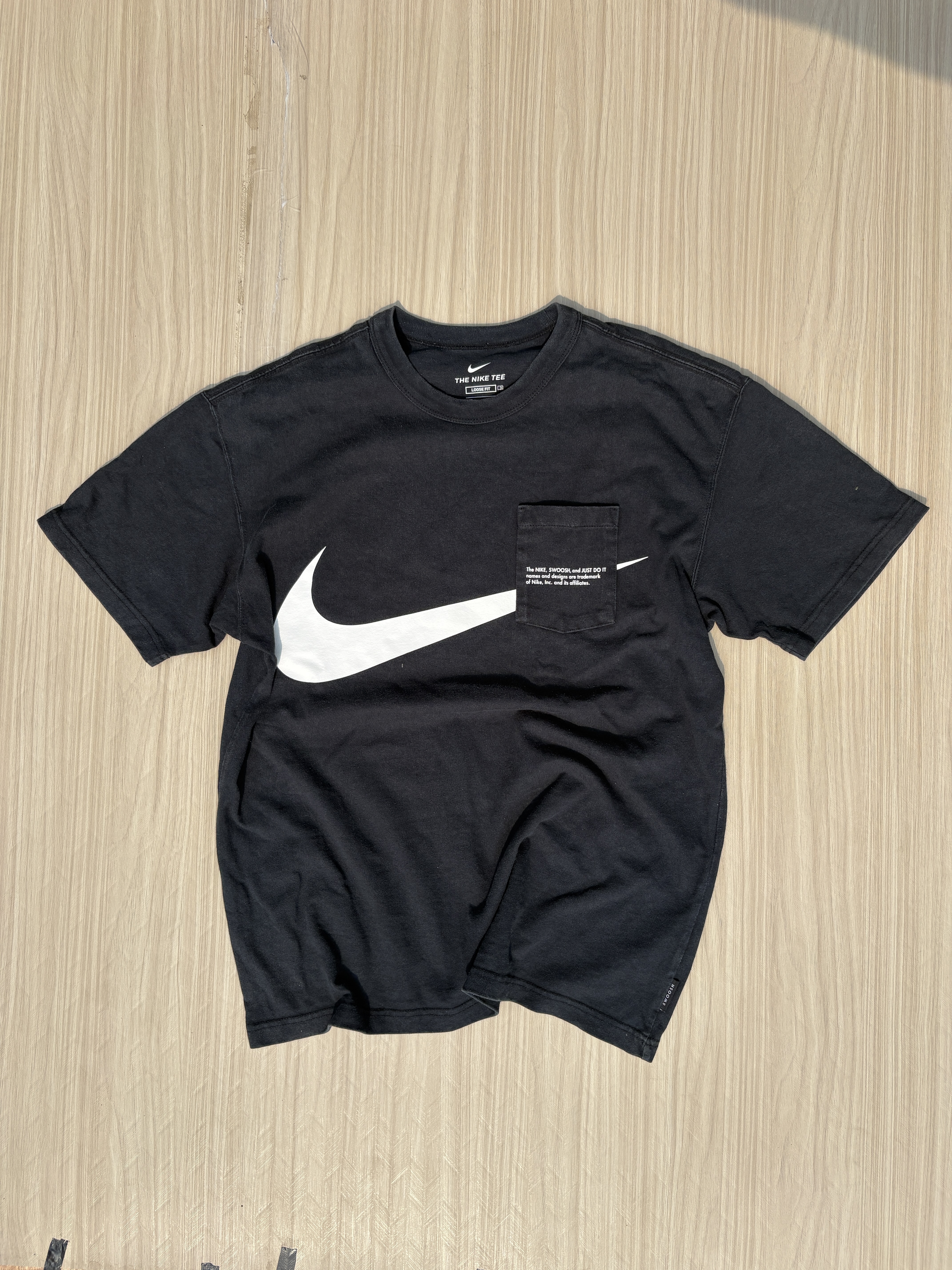 Nike Big Swoosh Pocket Tee (L)