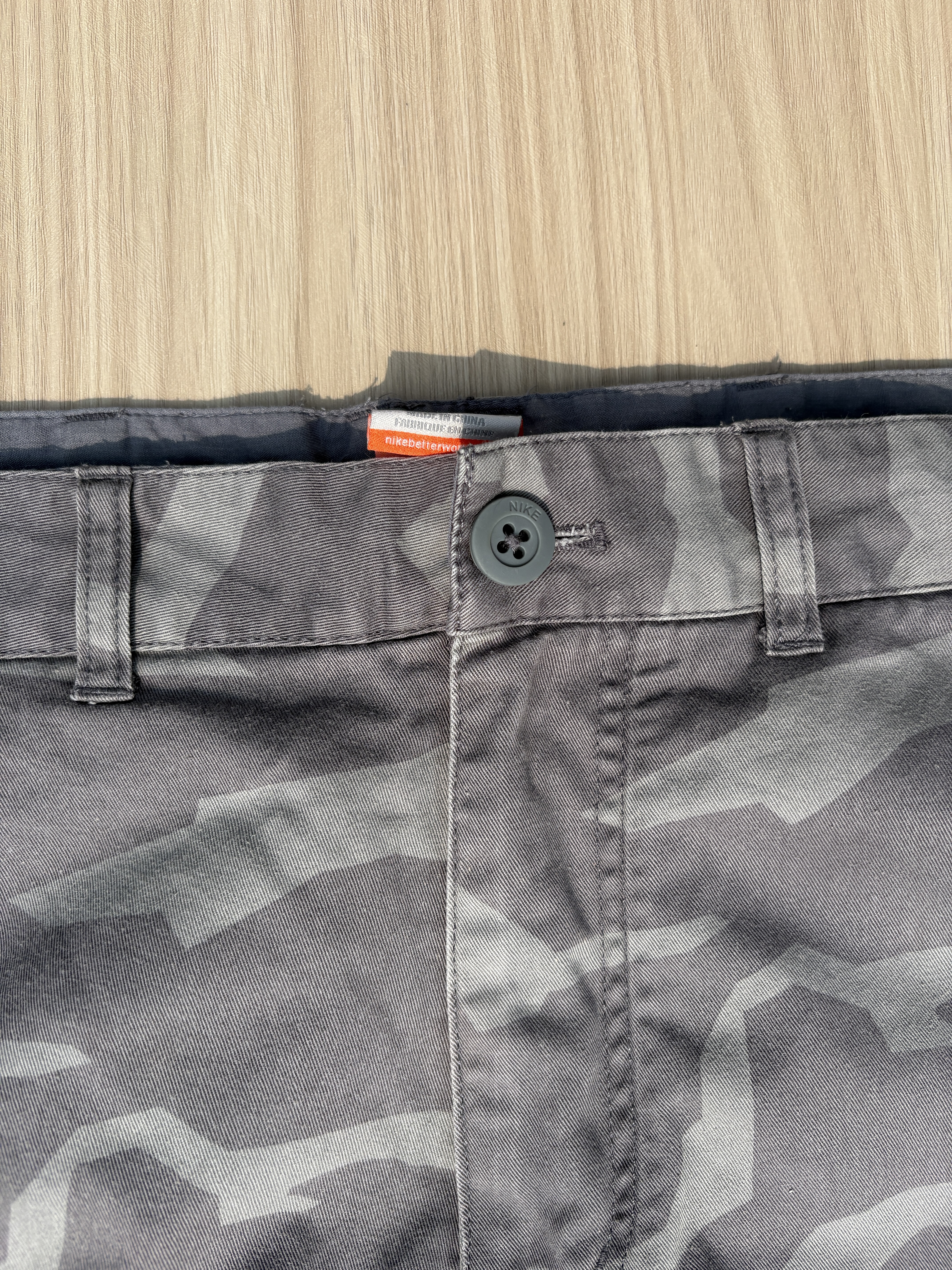 Nike Camo Utility Cargo shorts (W - 32/33)