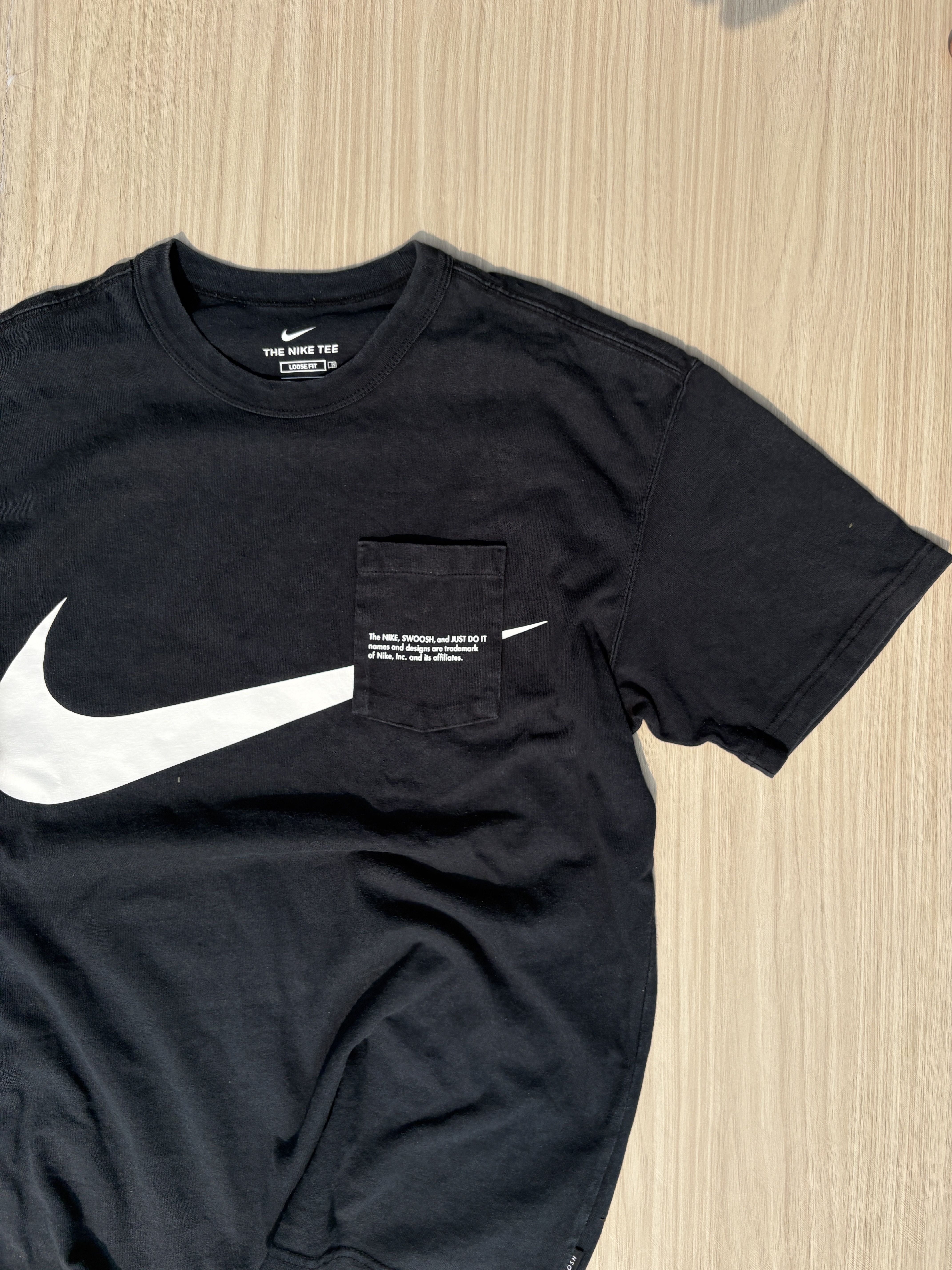 Nike Big Swoosh Pocket Tee (L)