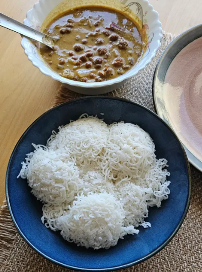 Idiyappam & Kadalakkari