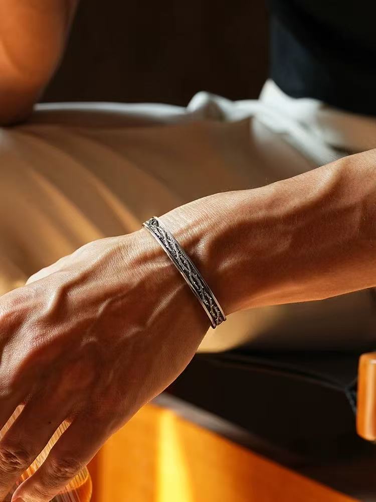 Thorn Texture Bracelet