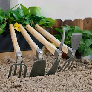 Kit Attrezzi Agricoli per Orto e Terreno – Zappa Rastrello Guanti – Offerta €99 spedizione inclusa