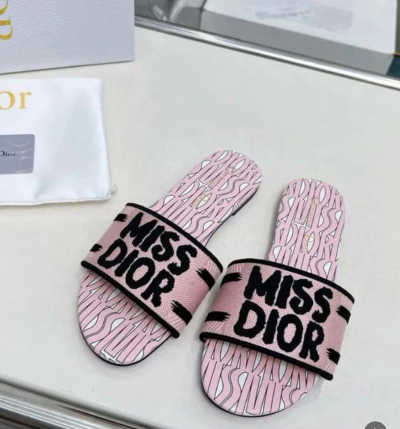 Miss Dior Pink Slides