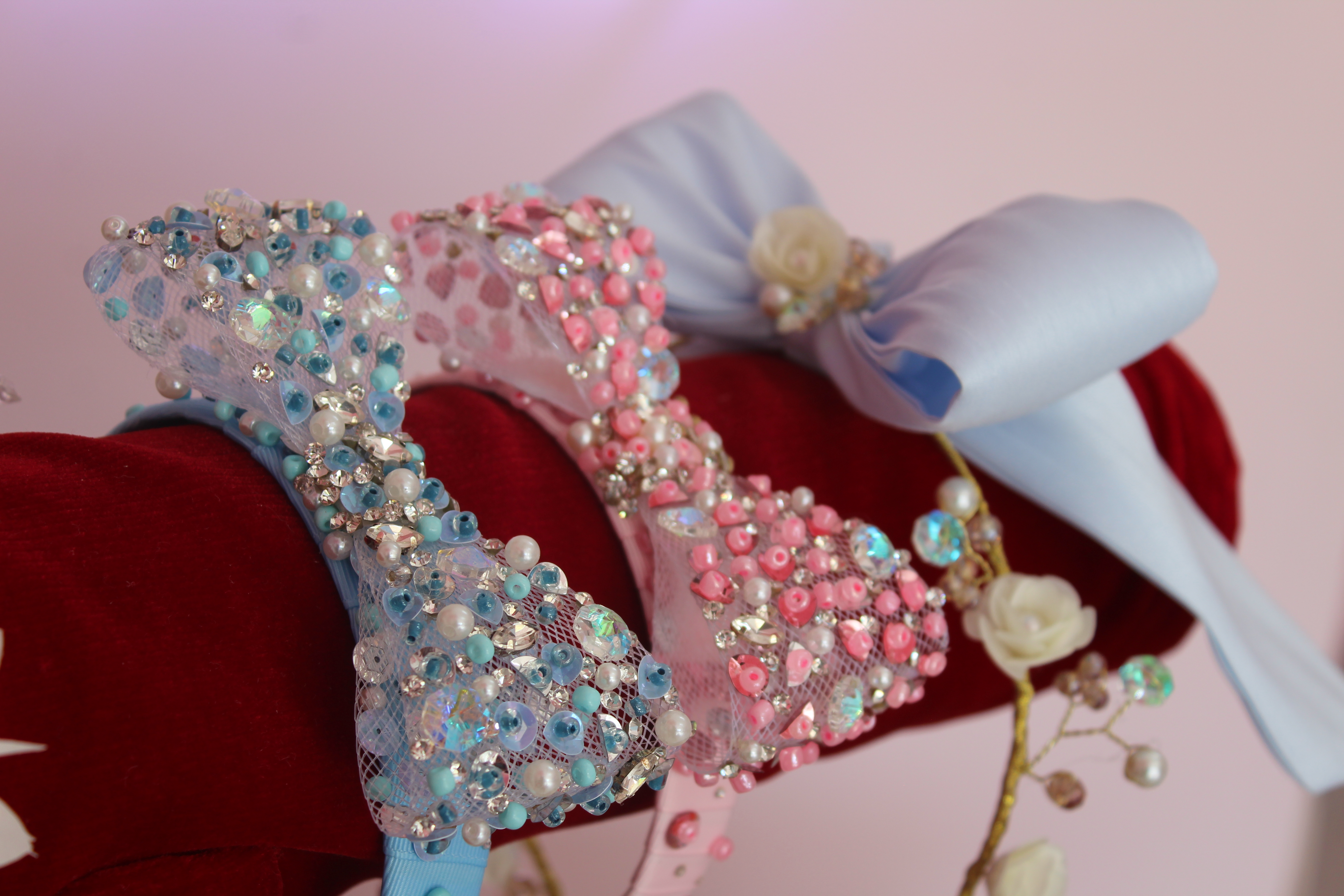 Diademas con moños y perlas