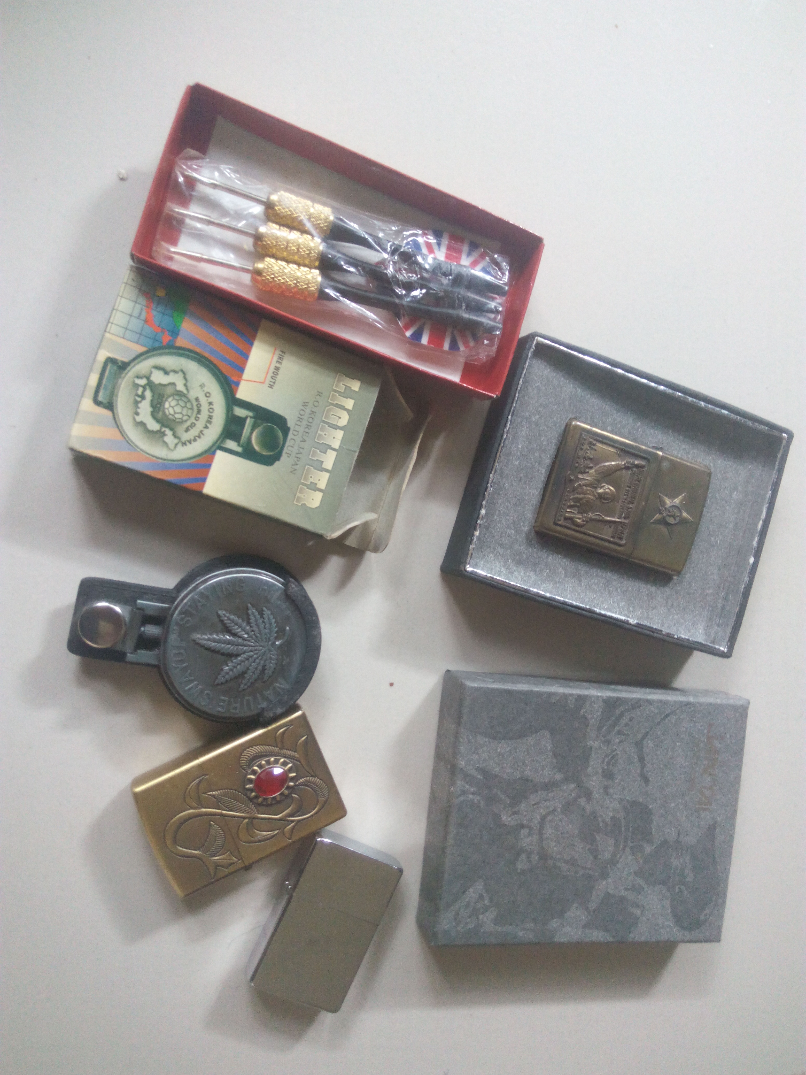 Vintage Collectible Lighter Set