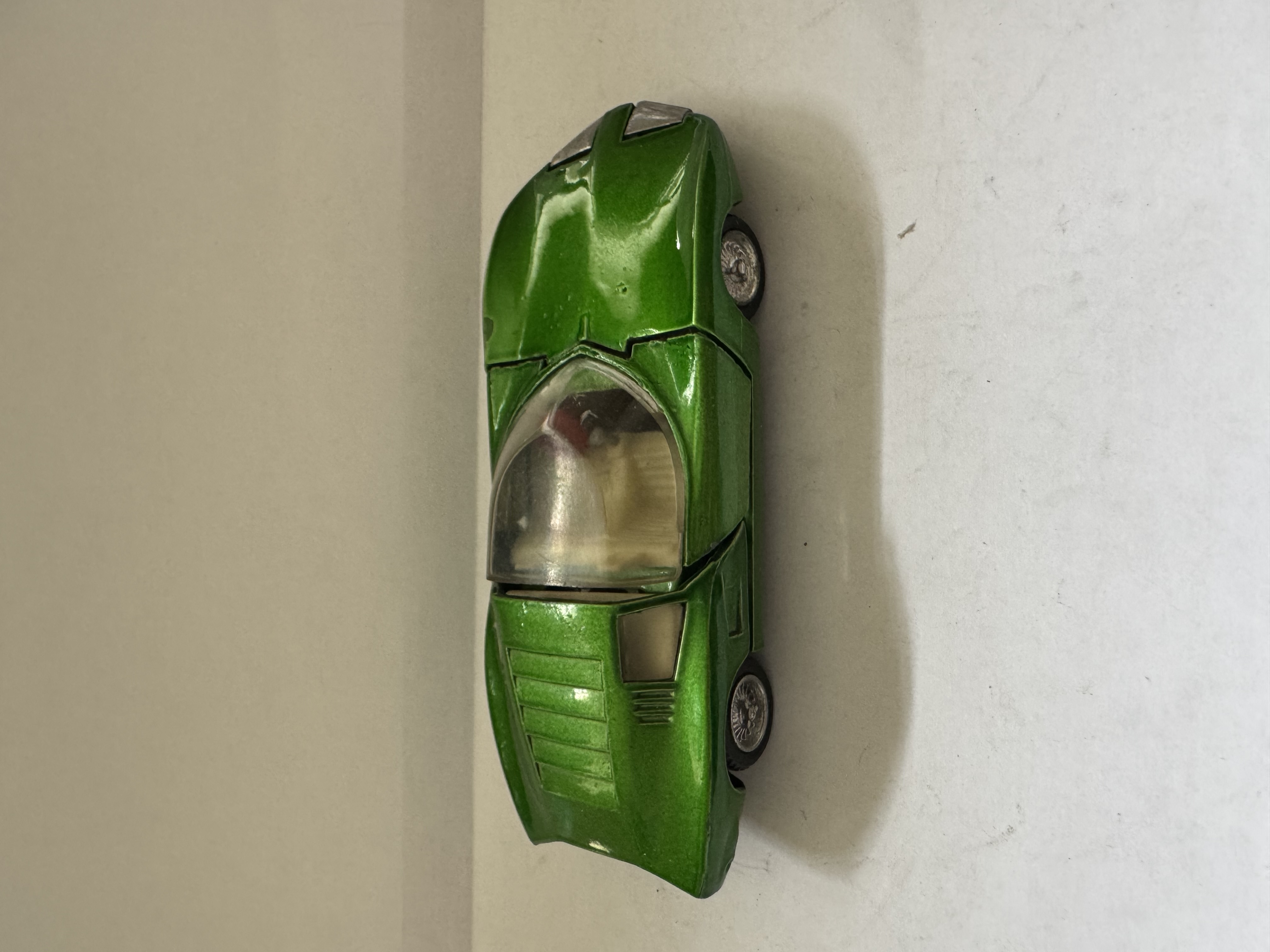 Voiture miniature verte