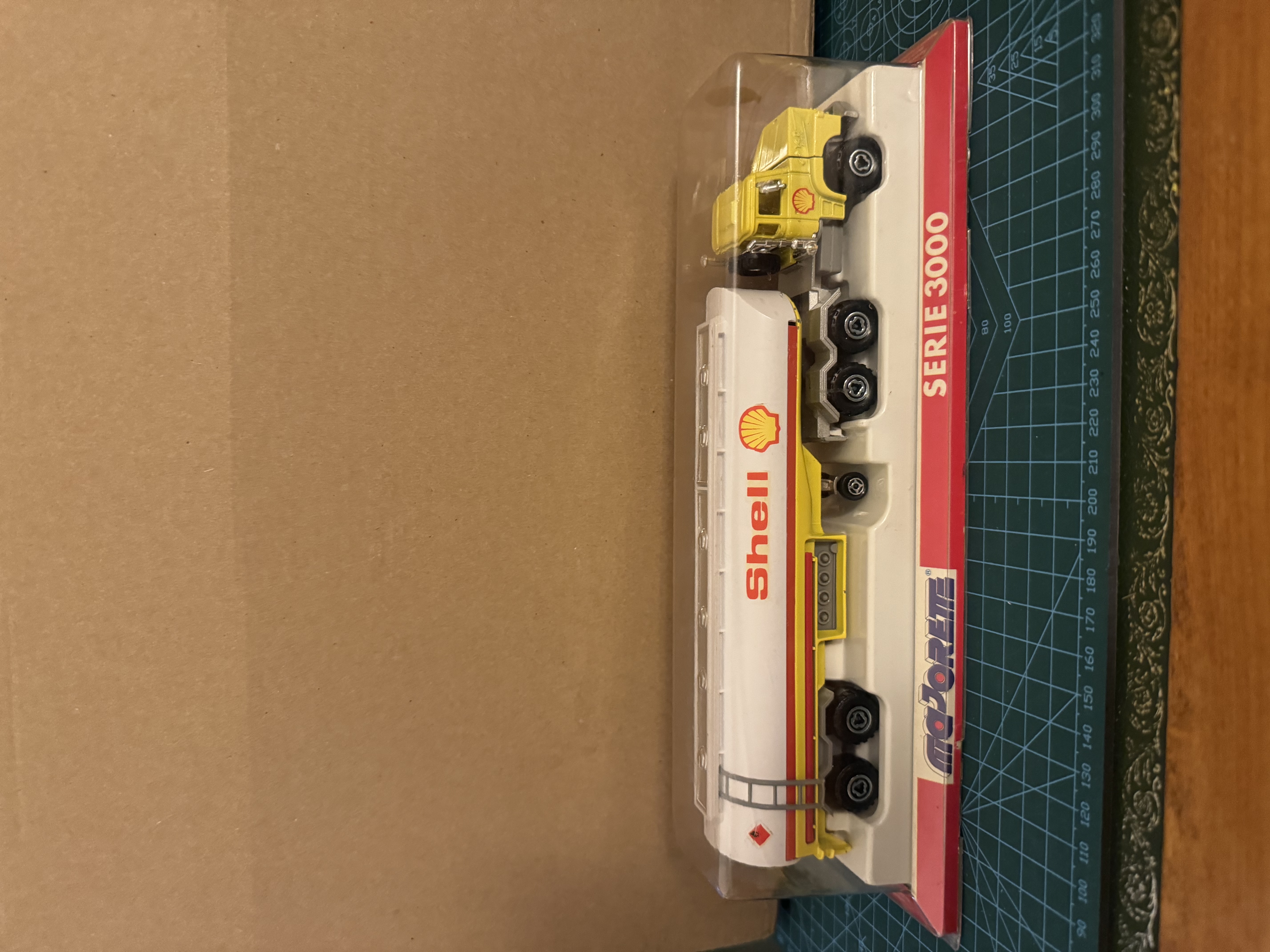 Camion citerne Shell miniature