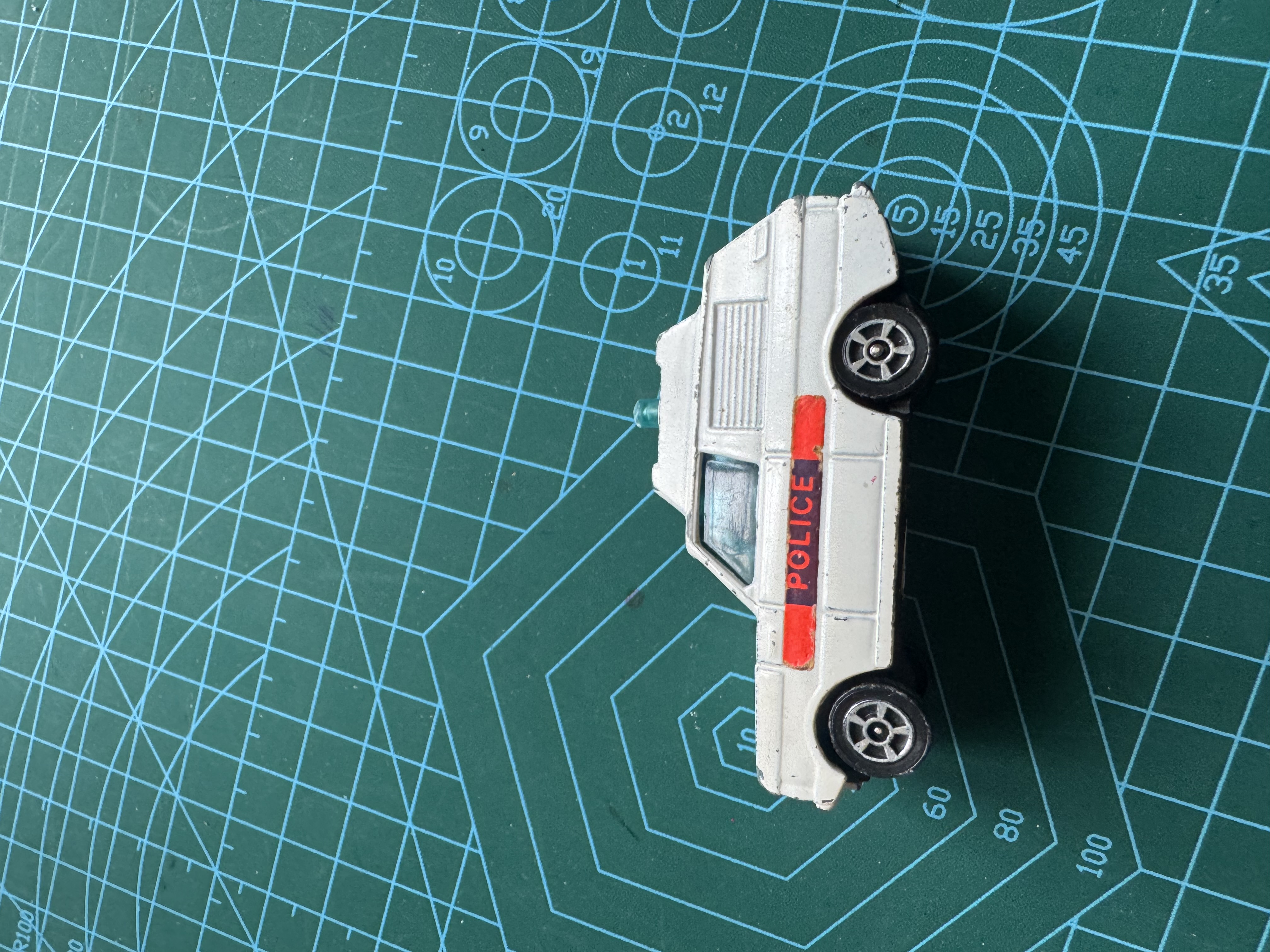 Voiture de police miniature