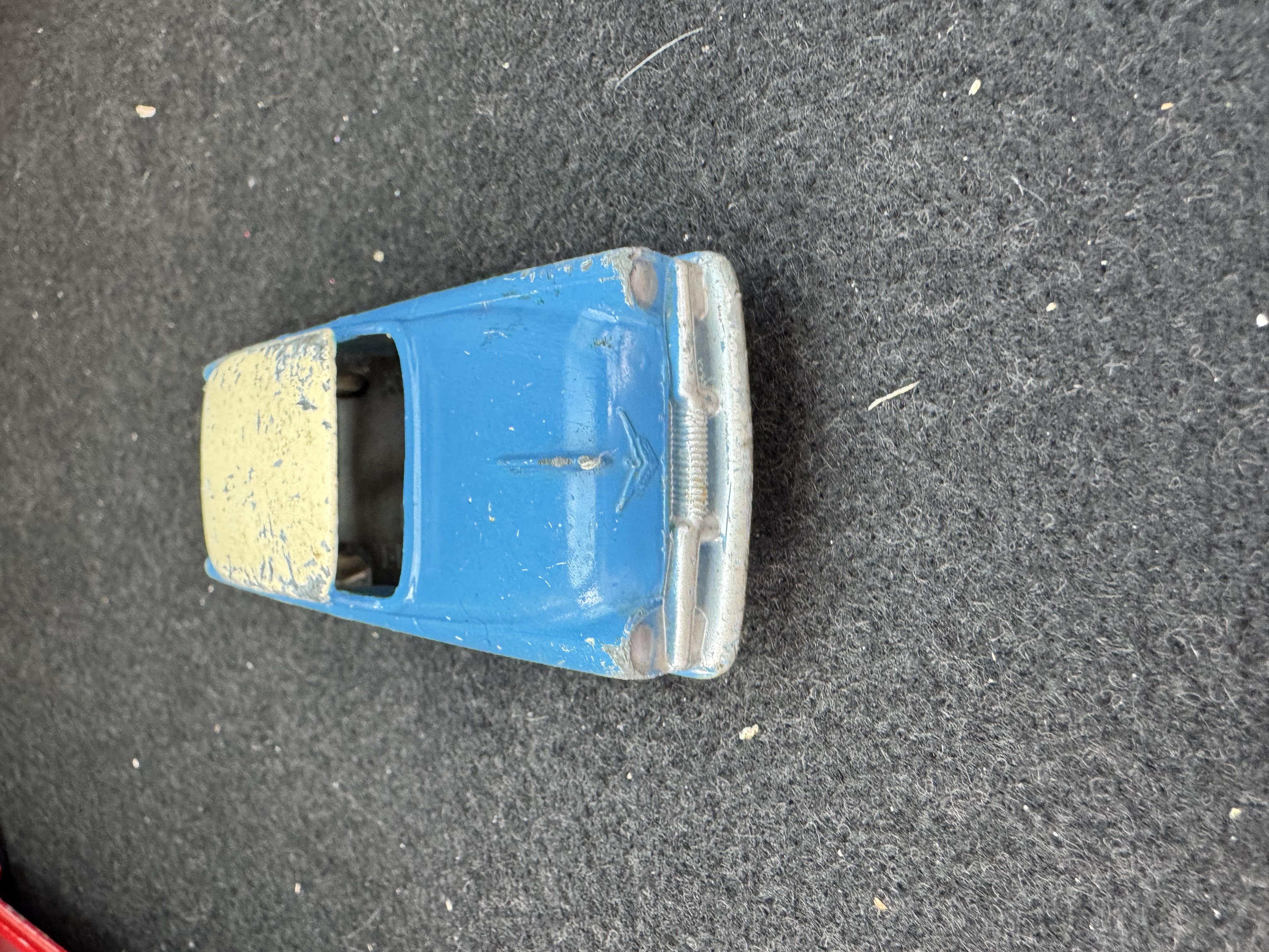 Voiture miniature vintage