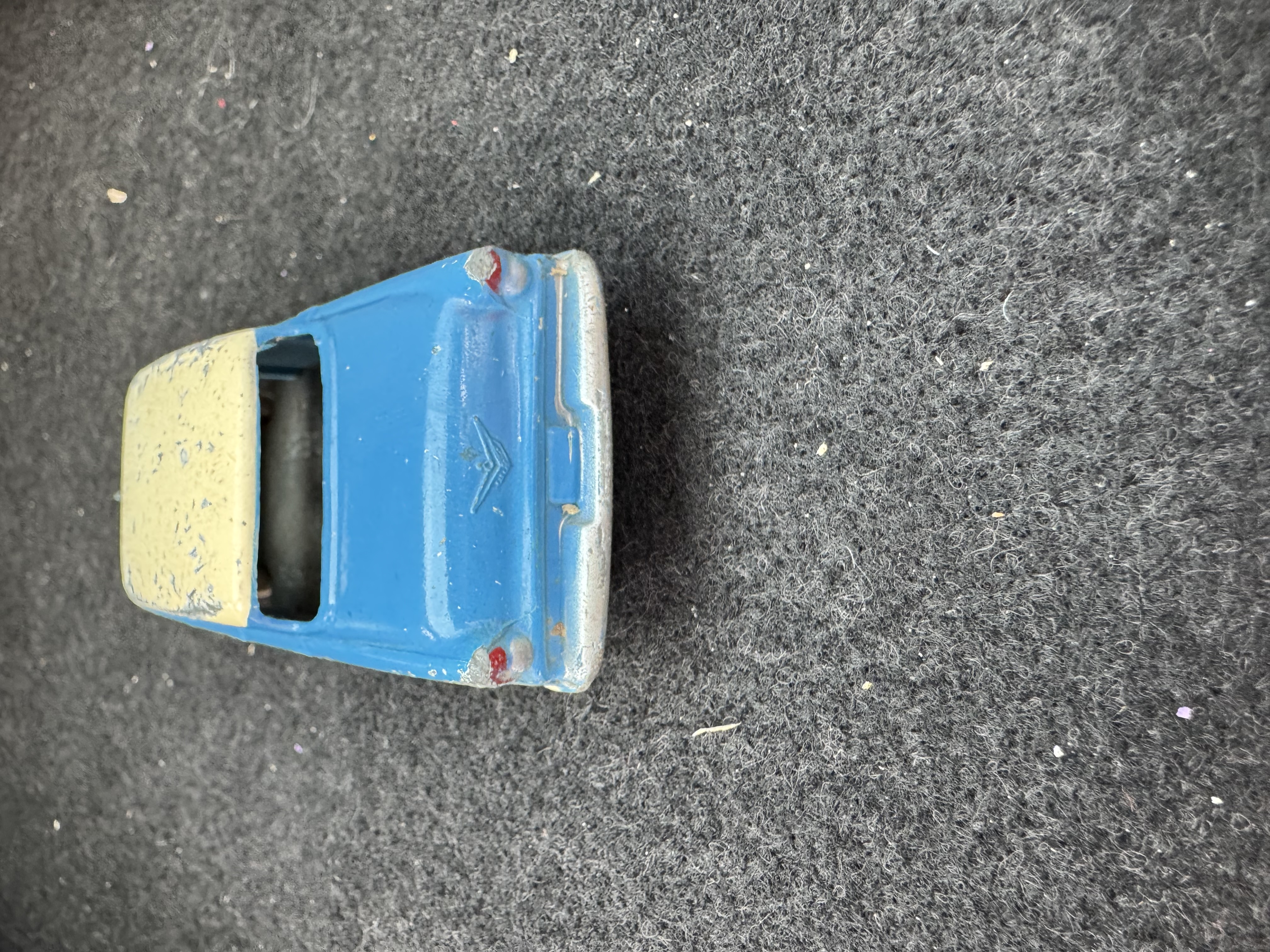 Voiture miniature vintage