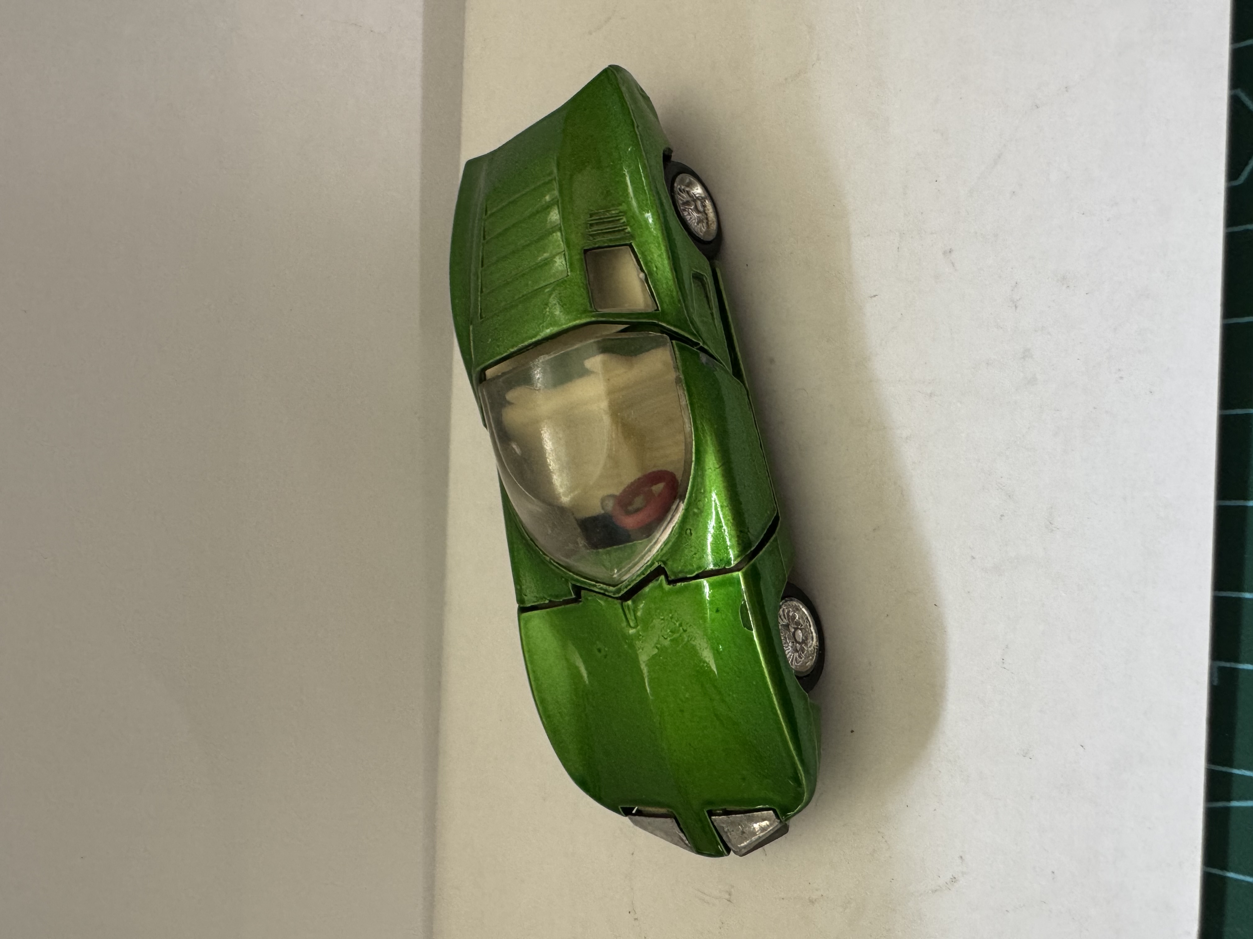 Voiture miniature verte