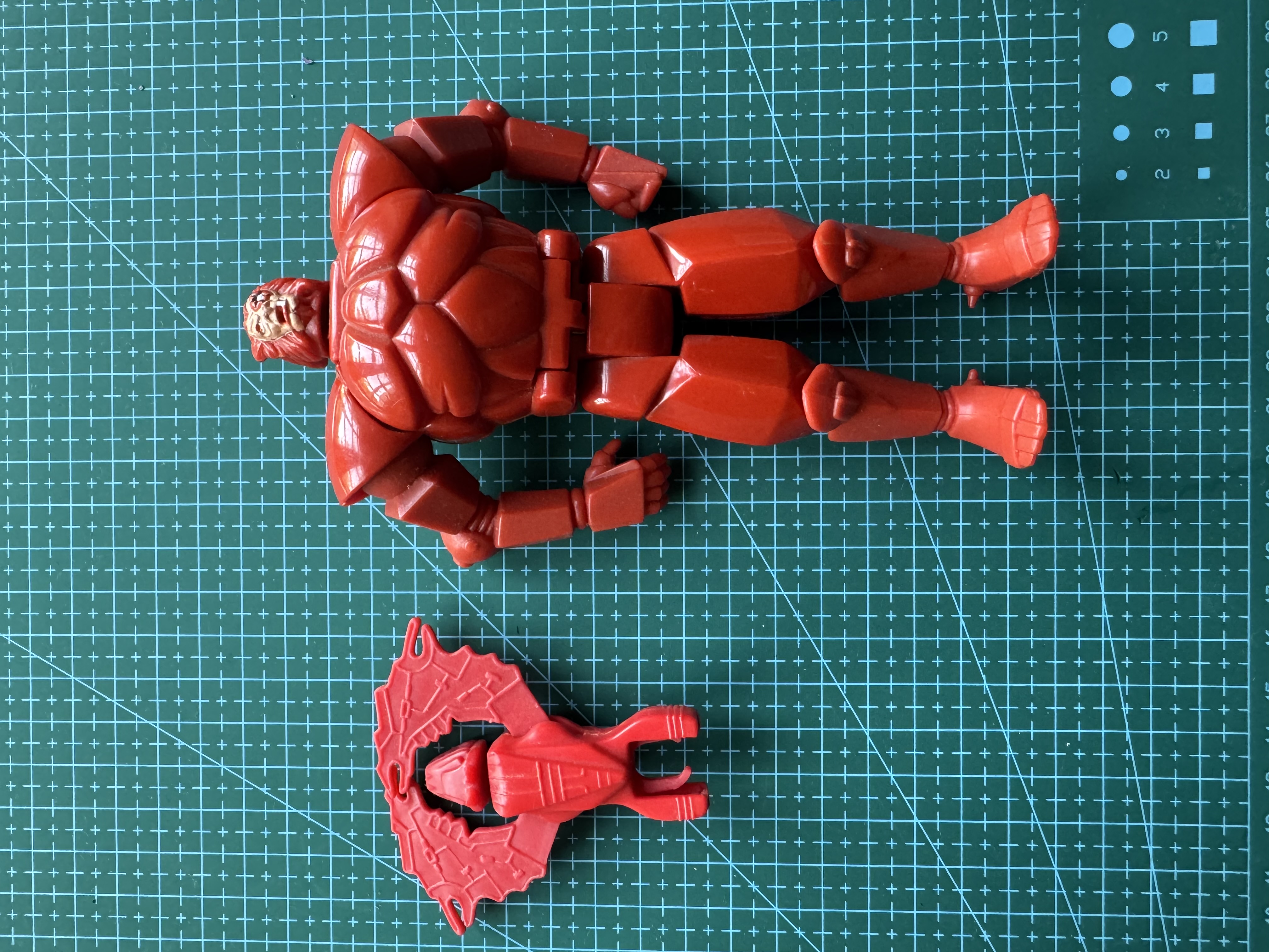 Figurines articulées rouges