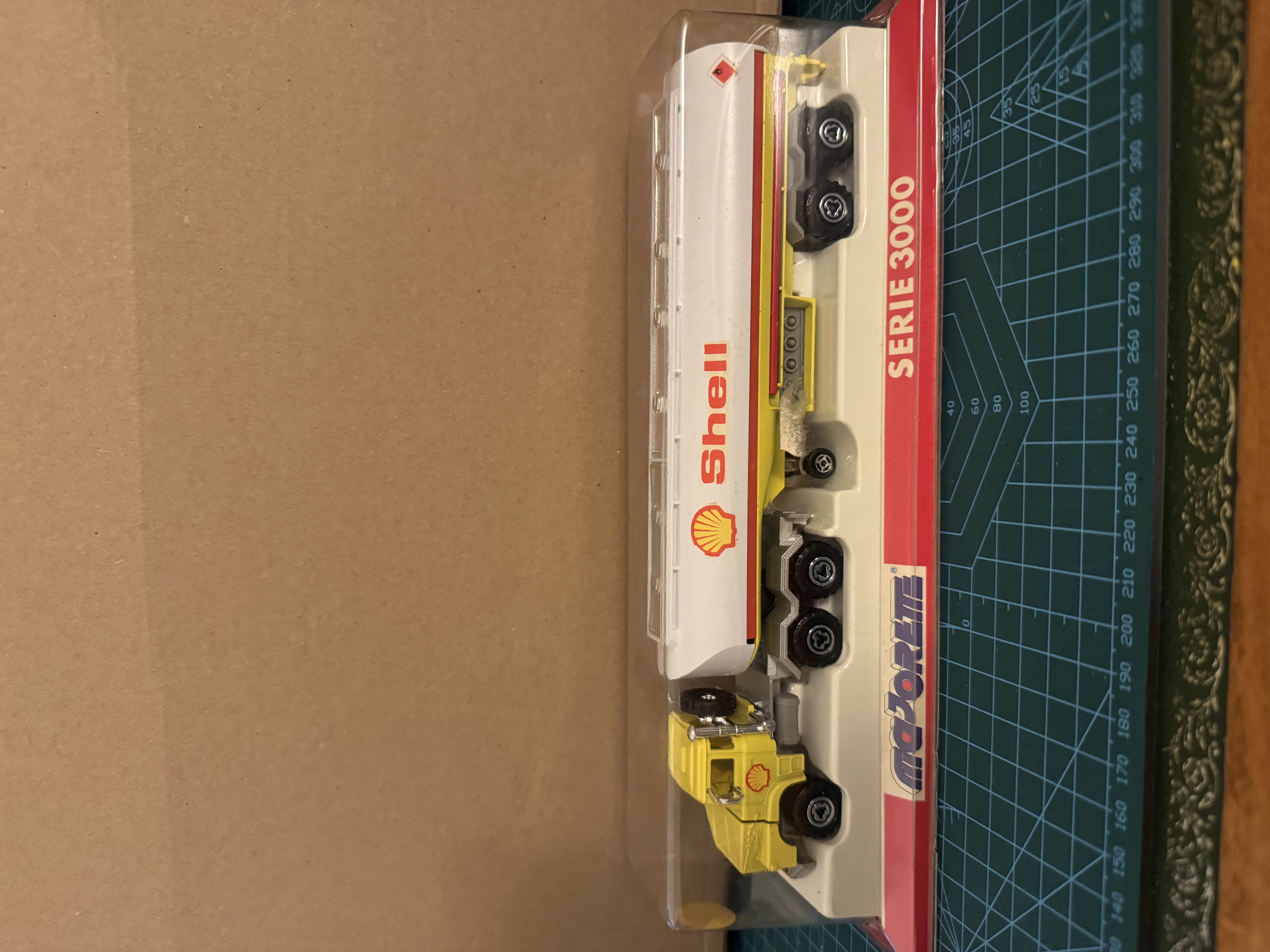 Camion citerne Shell miniature
