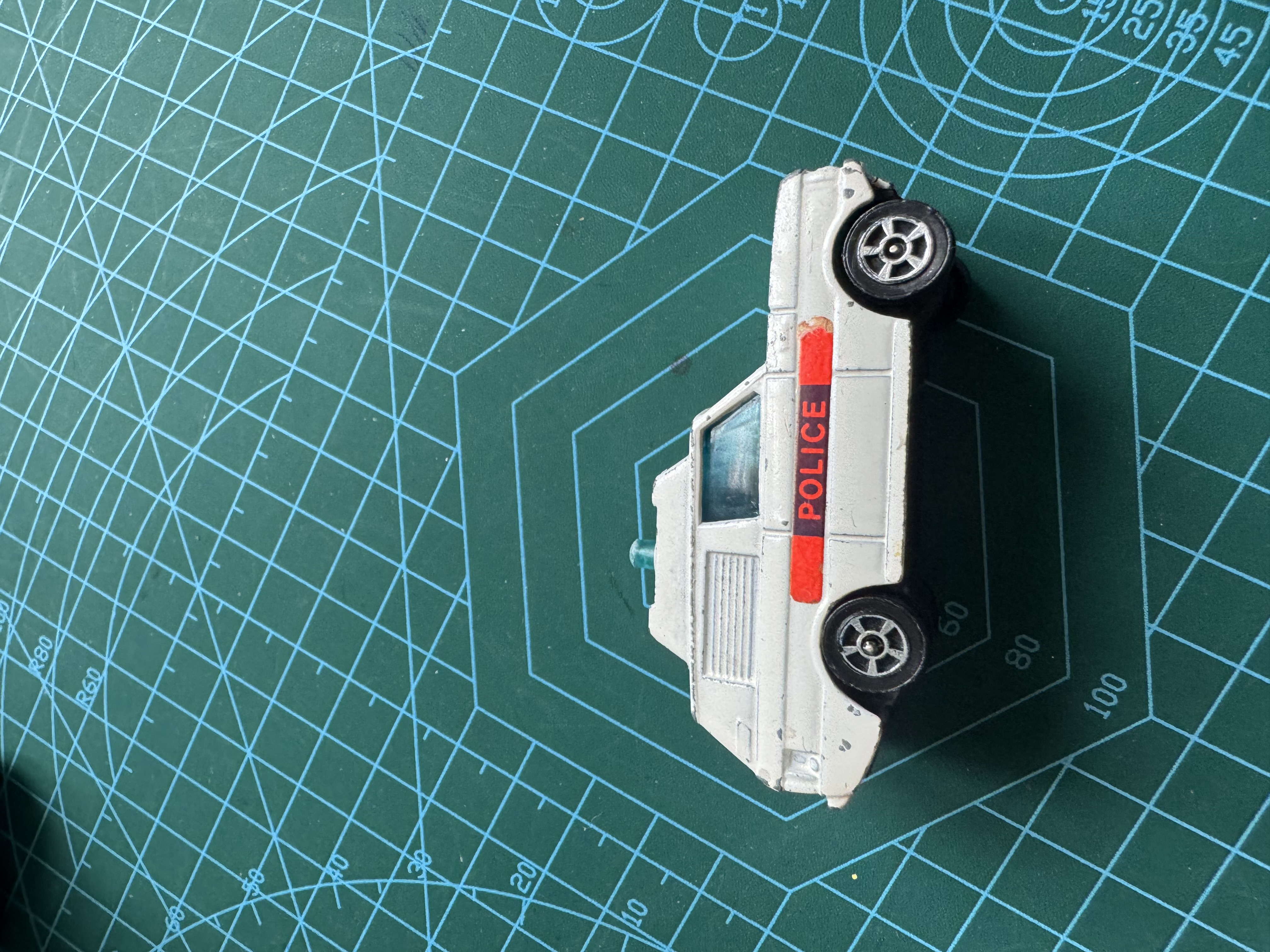 Voiture de police miniature