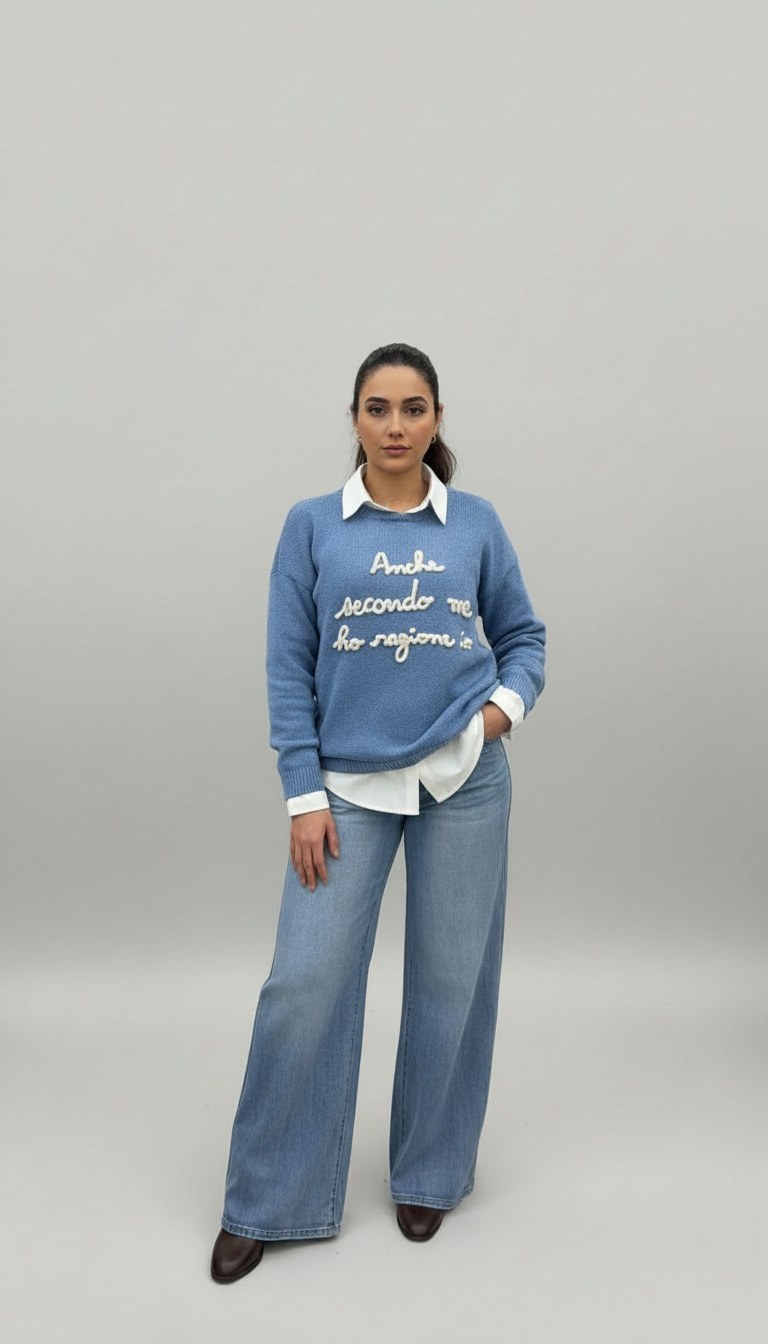 Maglione azzurro con scritta