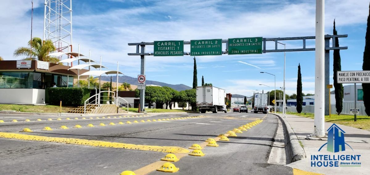LOCAL EN RENTA, PLAZA COMERCIAL CHECK POINT