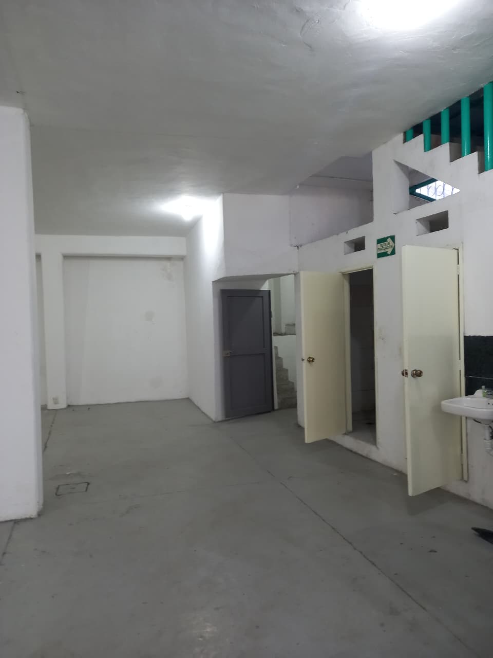 LOCAL COMERCIAL O BODEGA, POR EL MERCADO DEL TEPE