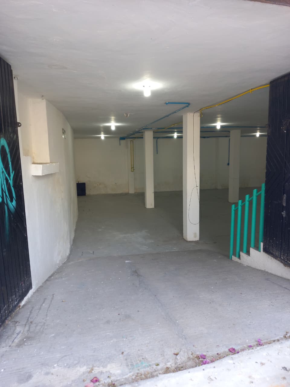 LOCAL COMERCIAL O BODEGA, POR EL MERCADO DEL TEPE