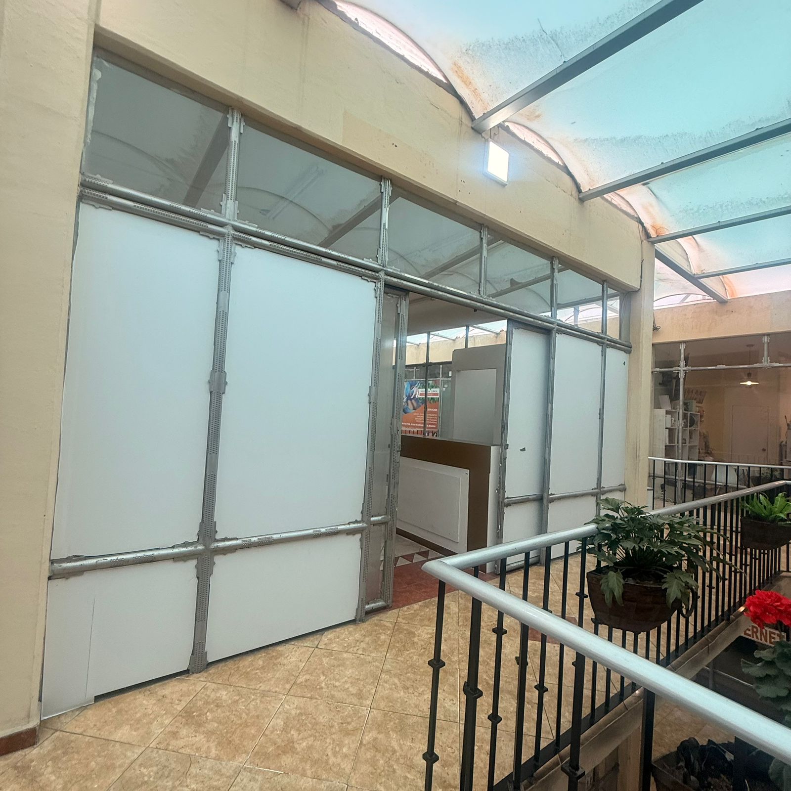 LOCALES COMERCIALES EN RENTA, ZONA UAQ