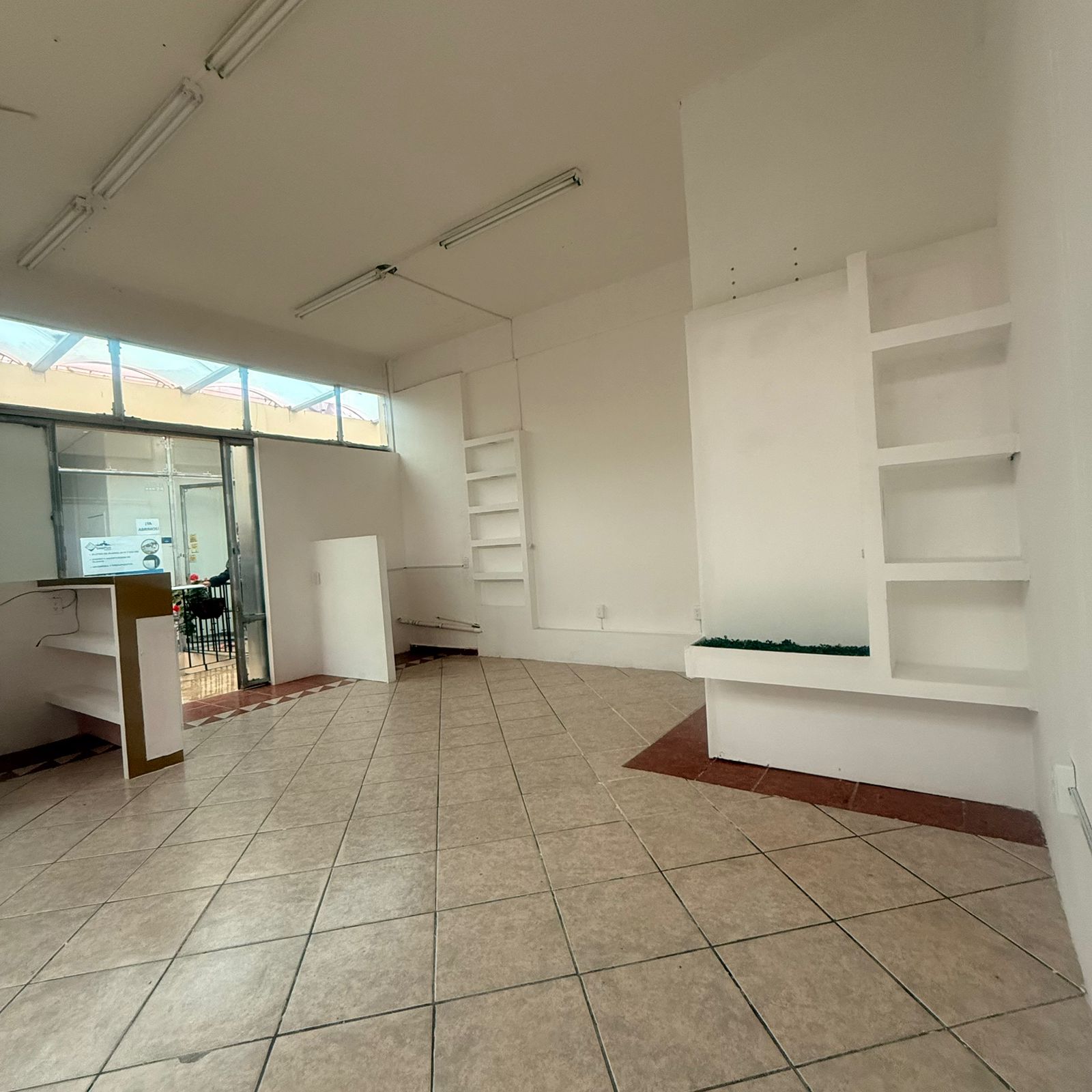 LOCALES COMERCIALES EN RENTA, ZONA UAQ