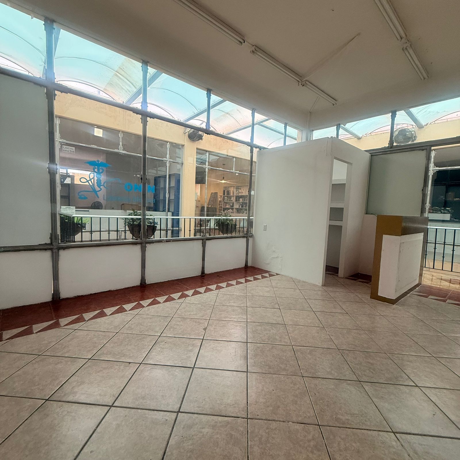 LOCALES COMERCIALES EN RENTA, ZONA UAQ