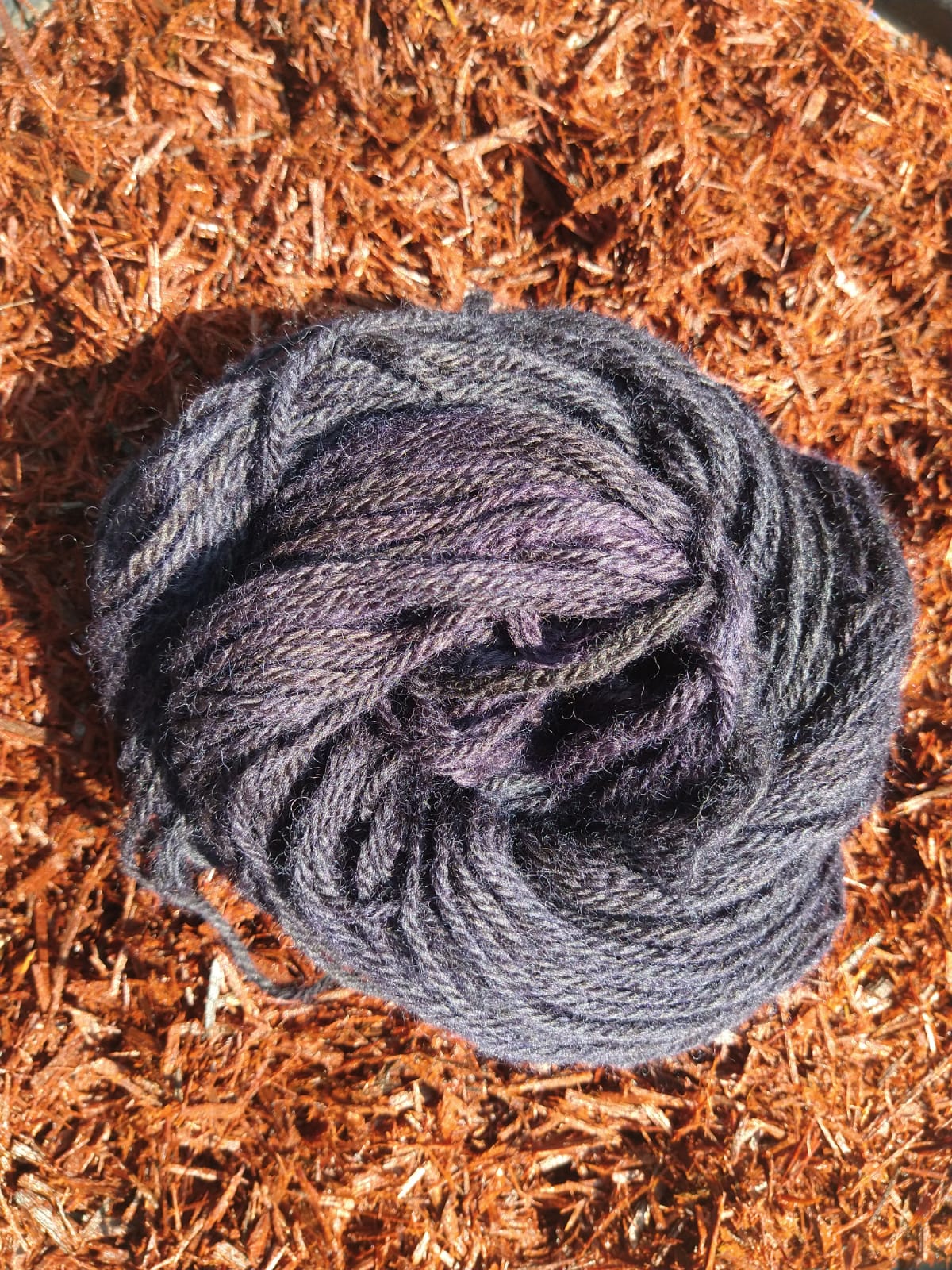 Estambre de lana teñida con Palo de Campeche