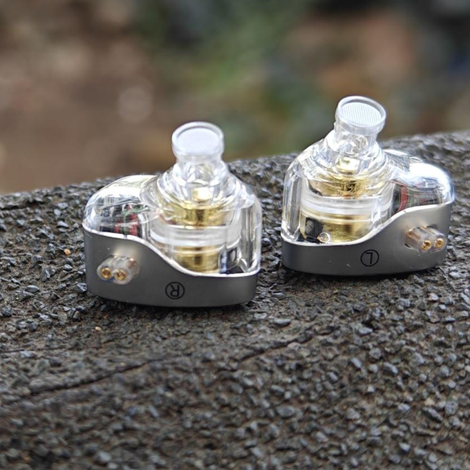 Audifonos Kz Castor Standard 4 Drivers con Microfono Harmam con ecualizador de color plateado