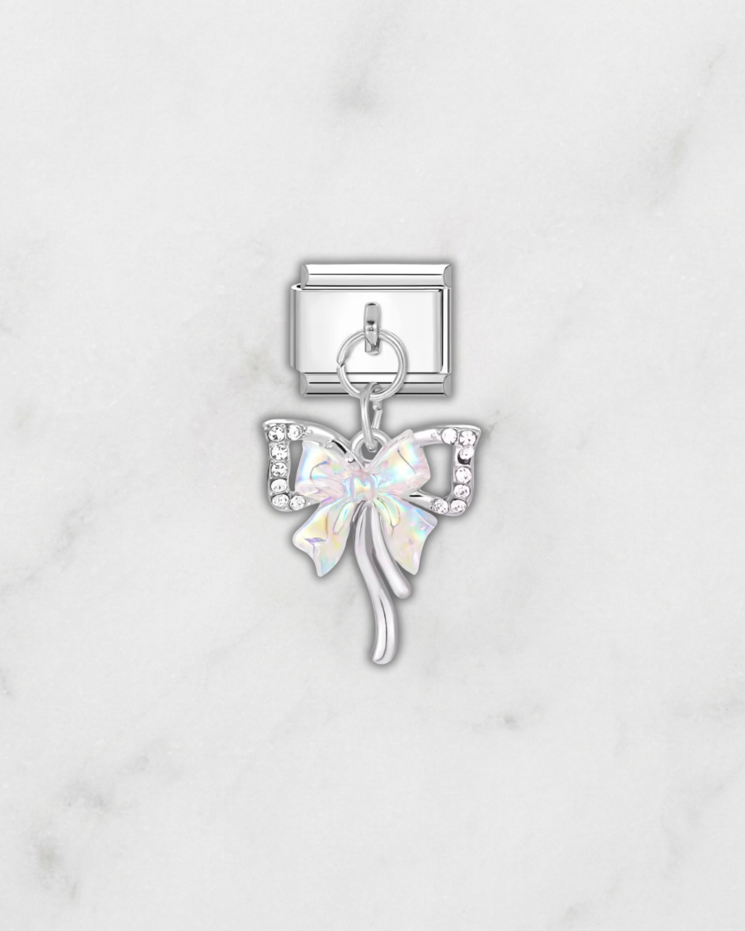 Charm Noeud Holographique