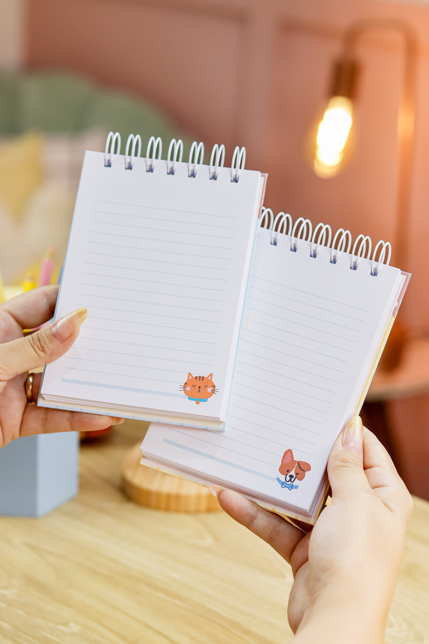 Bloco de notas espiral com mascotes