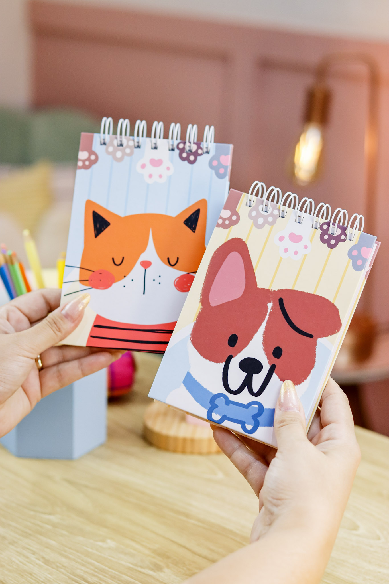 Bloco de notas espiral com mascotes