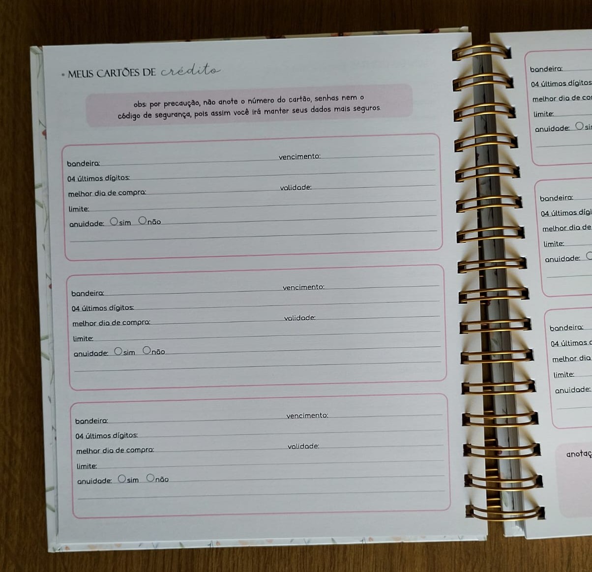 Planner financeiro floral