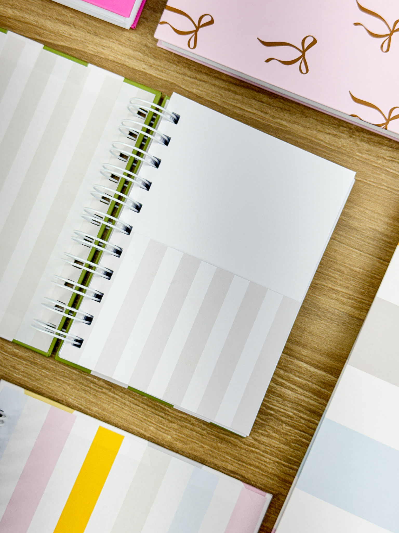 Agenda A6 vertical - 01 dia, sem horas