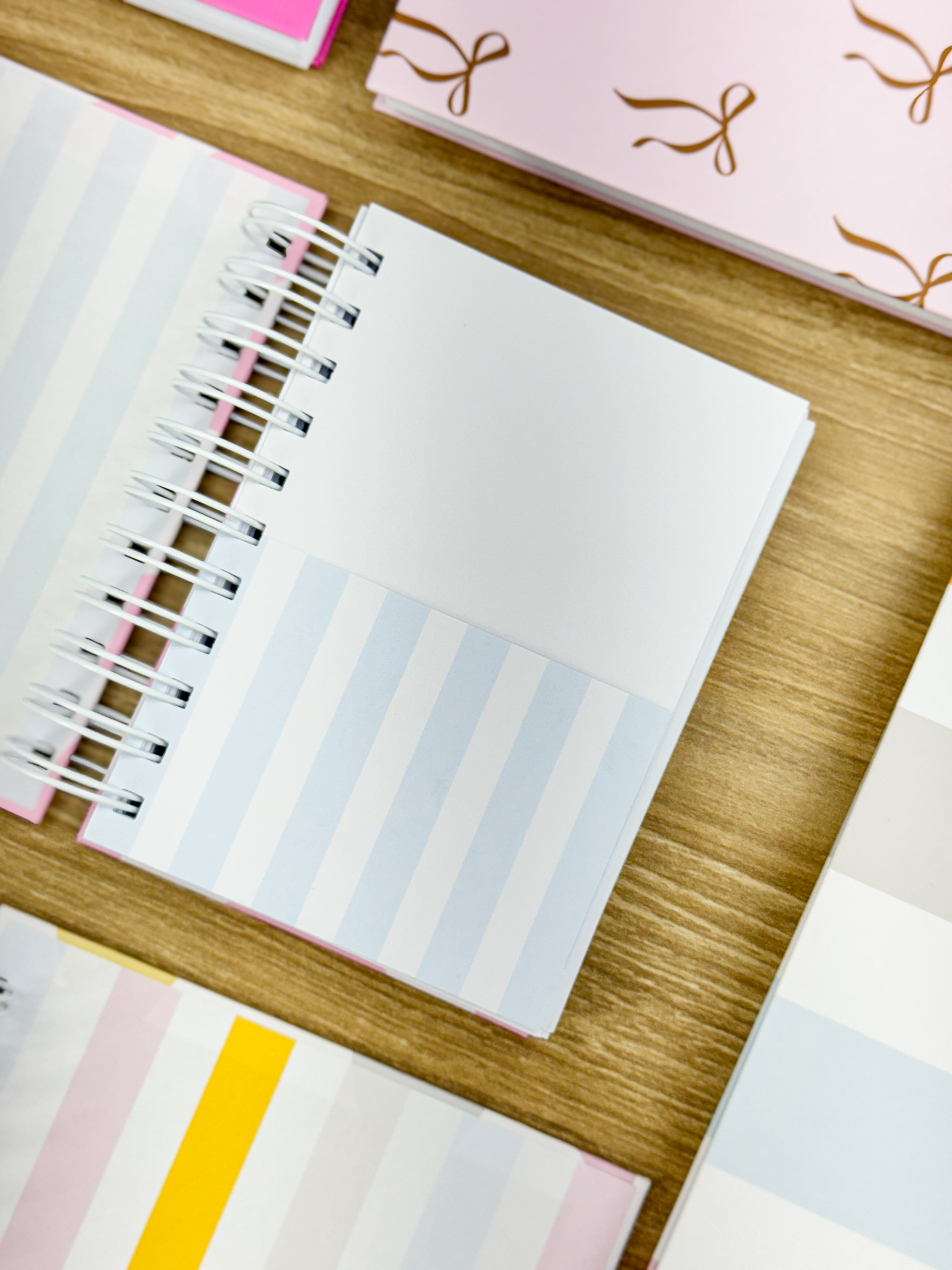 Agenda A6 vertical - 01 dia, sem horas