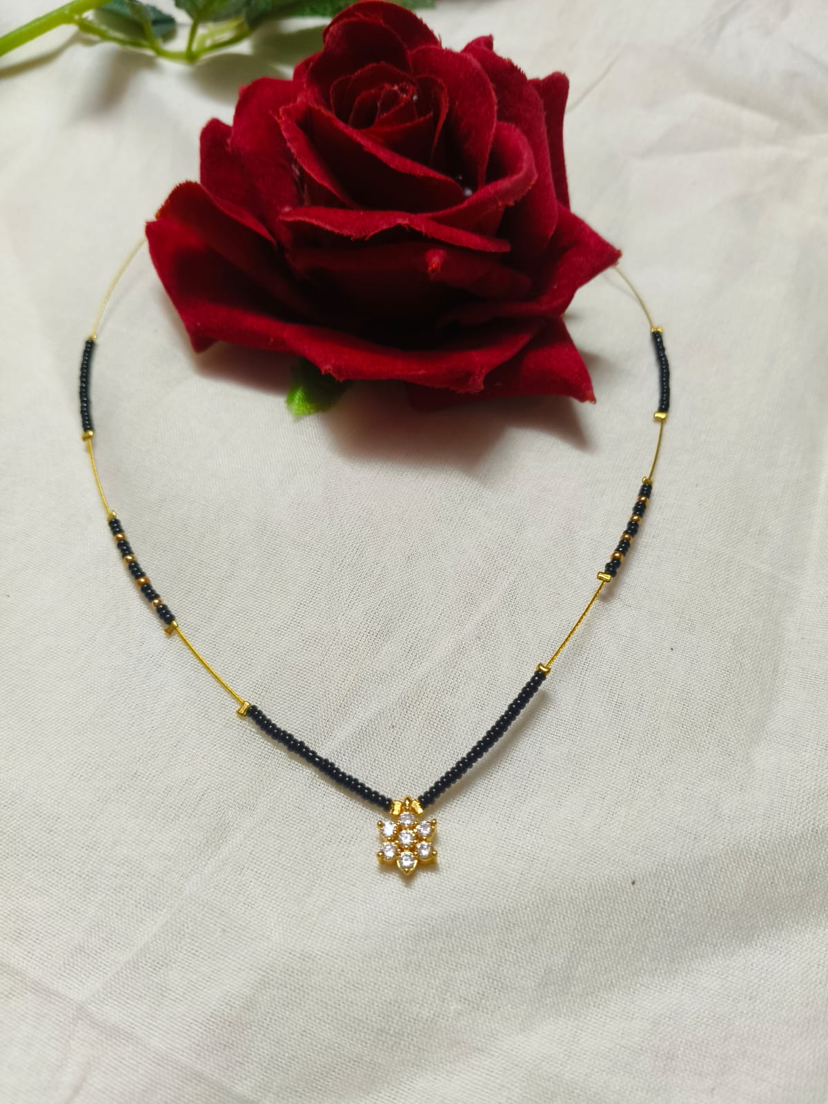 Elegant Blackbeads Short Chain