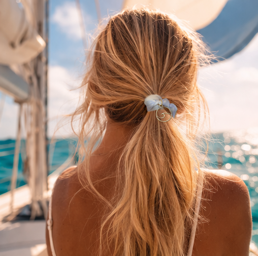 LIKERY 'Sailing Queen' Haargummis & Armbänder – Stoffarmbänder mit maritimen Anhängern