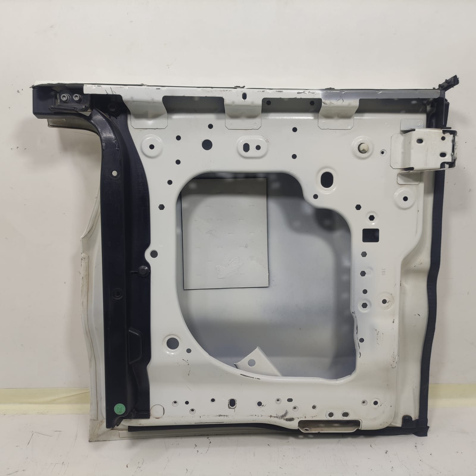 Tampa Traseira Direita Toro 2016 a 2022 Branca Com detalhes