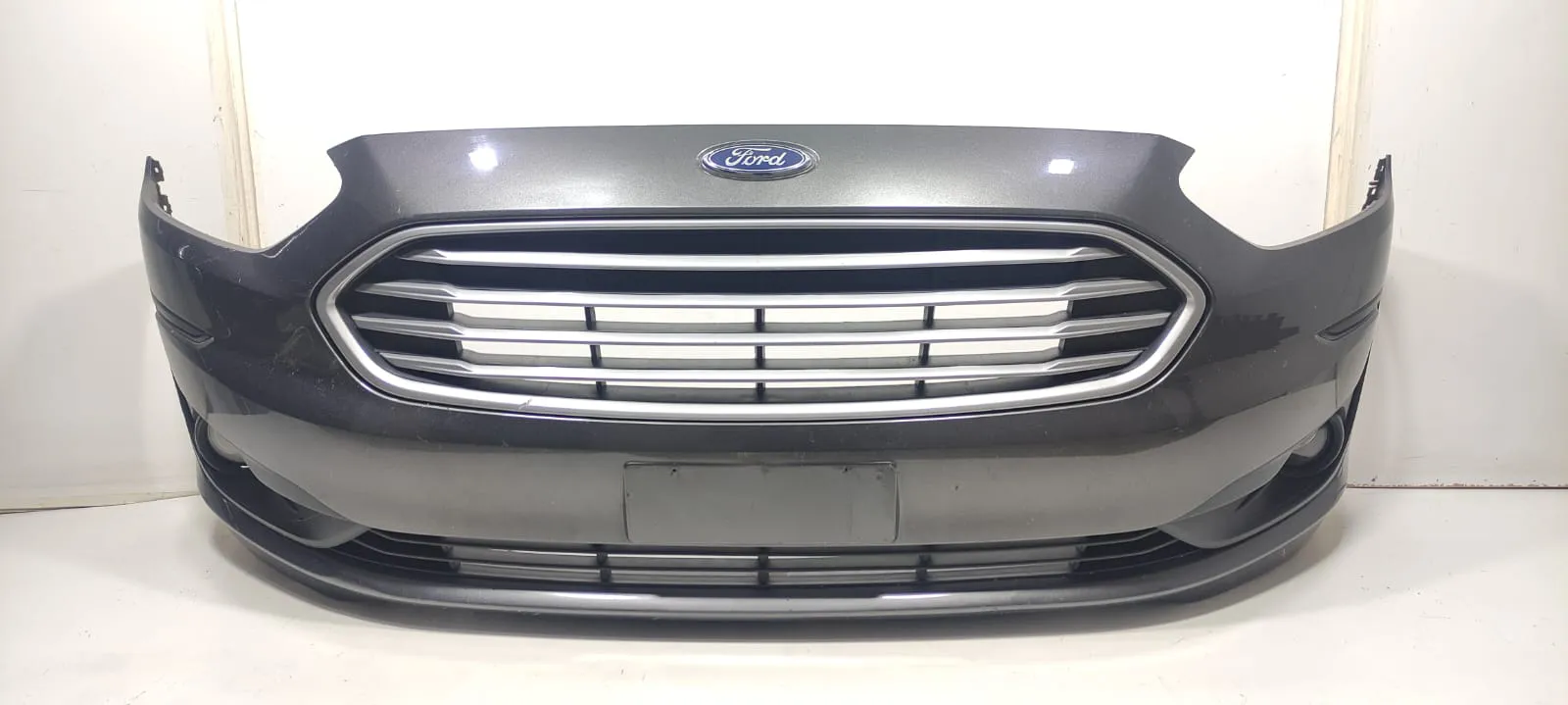 PARACHOQUE DIANTEIRO FORD KA 2018 A 2021 CINZA COM FAROL AUXILIAR (COM AVARIA)