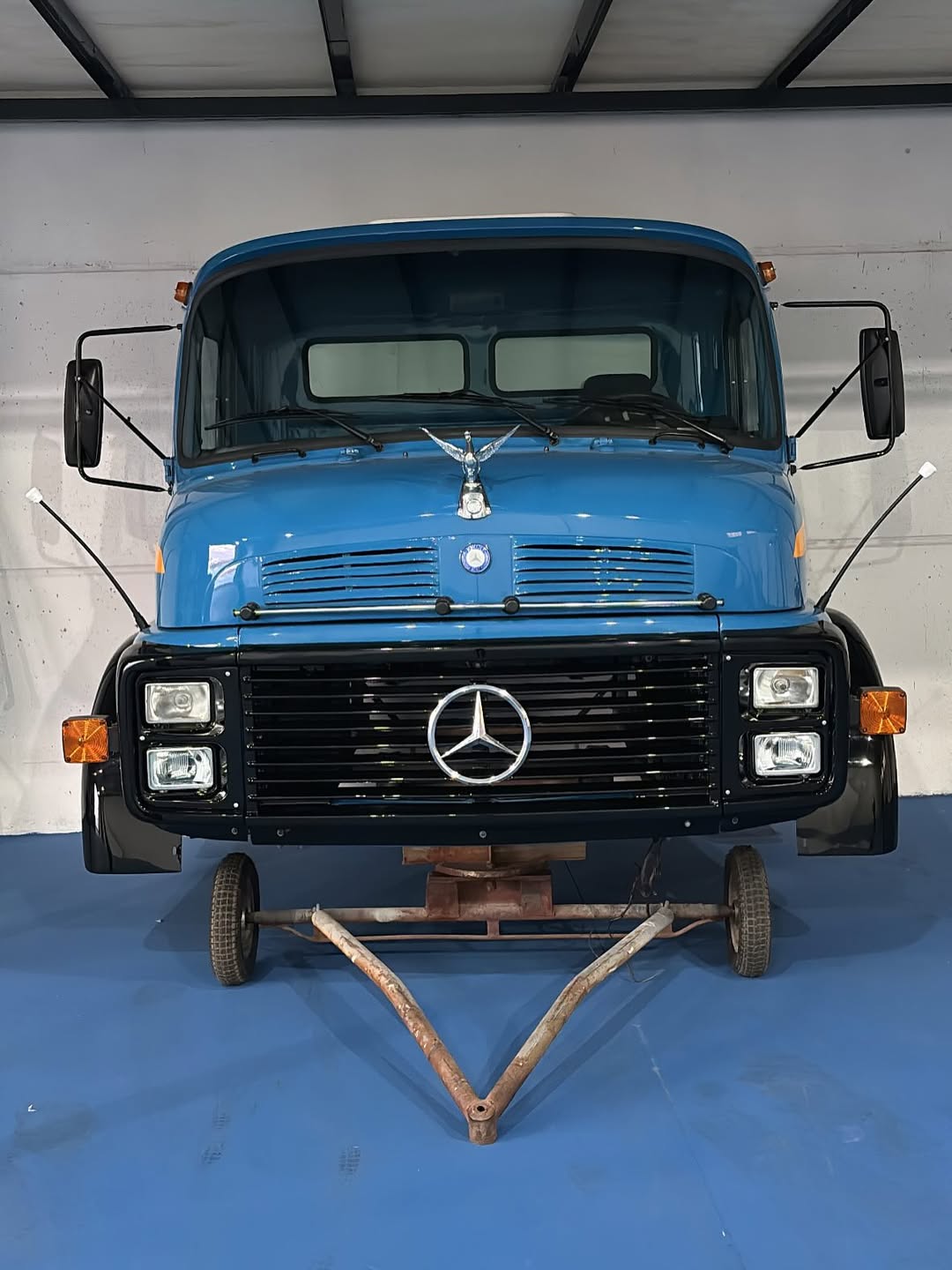 CABINE ALTA - MERCEDES BENZ - MODELO CARA - PRETA