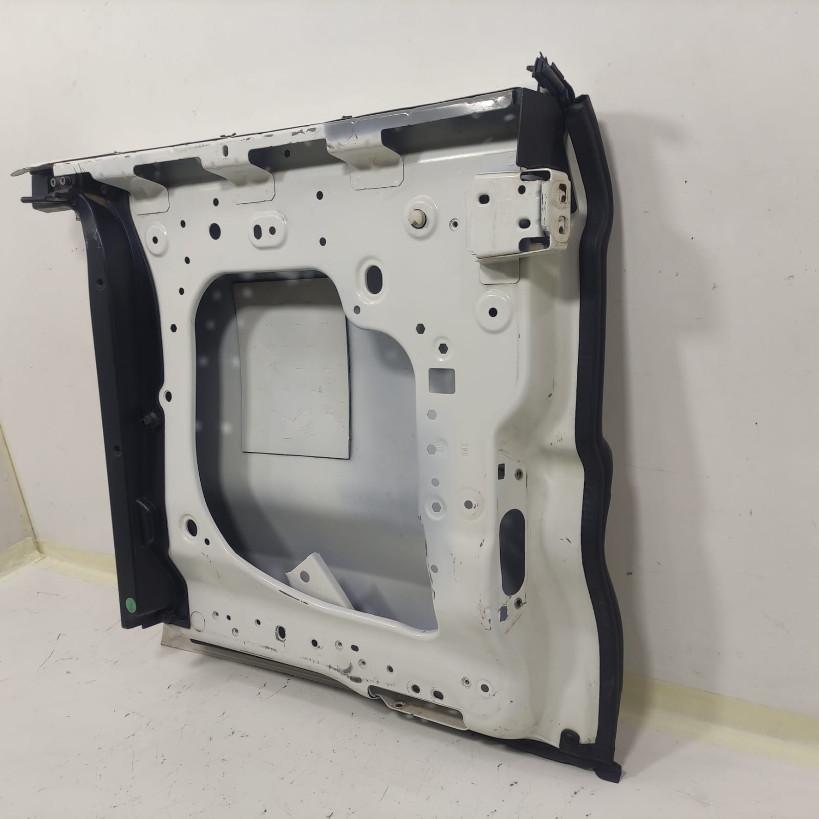 Tampa Traseira Direita Toro 2016 a 2022 Branca Com detalhes