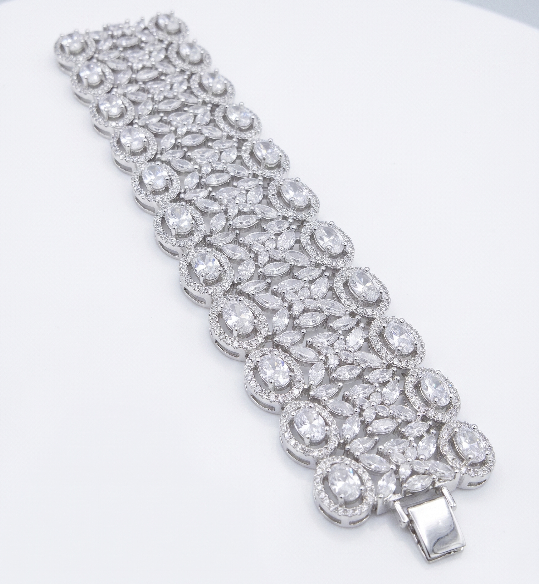 Elegant Crystal Bracelet BRC-002