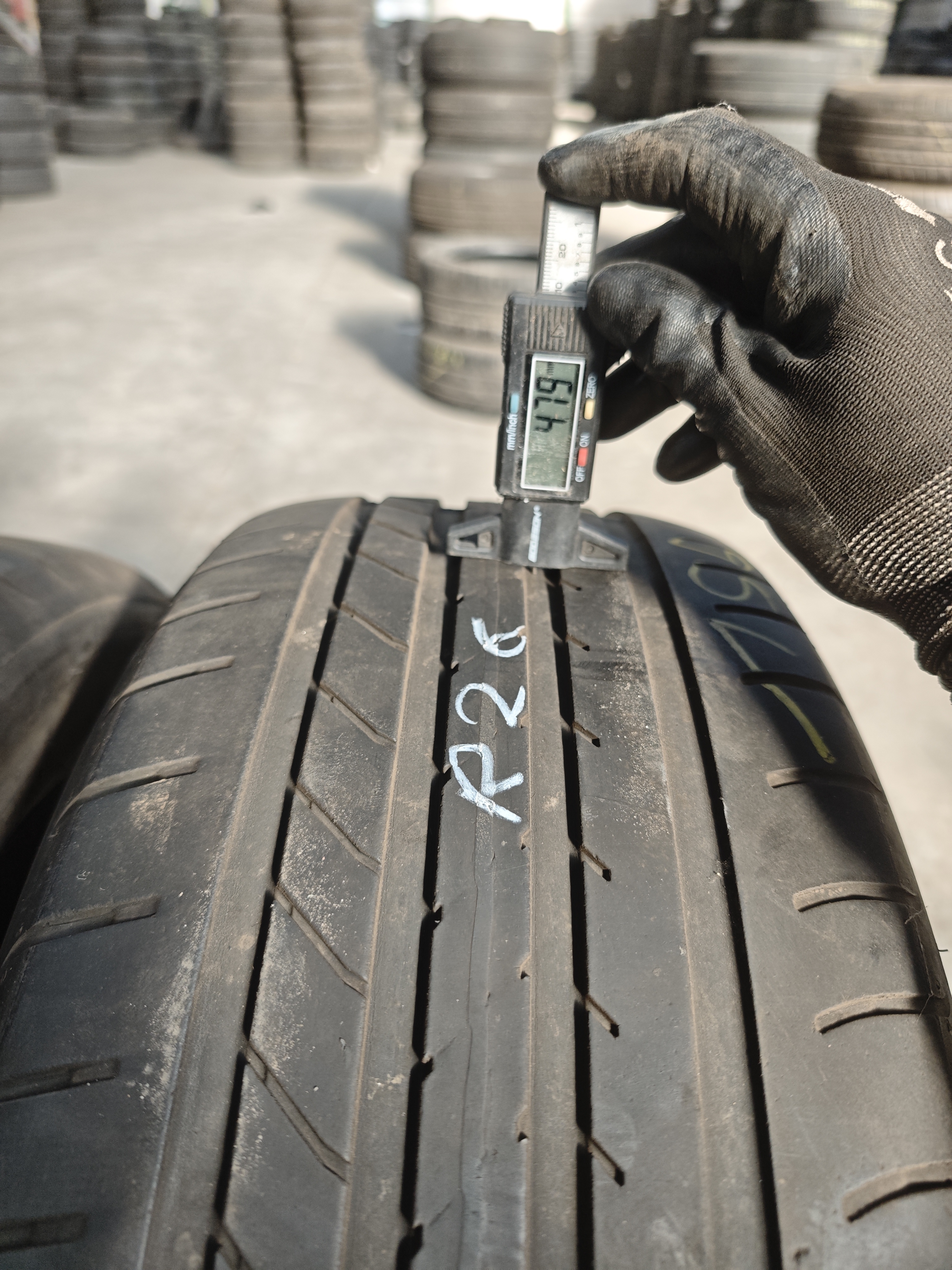 235/45/ R19 Good year 