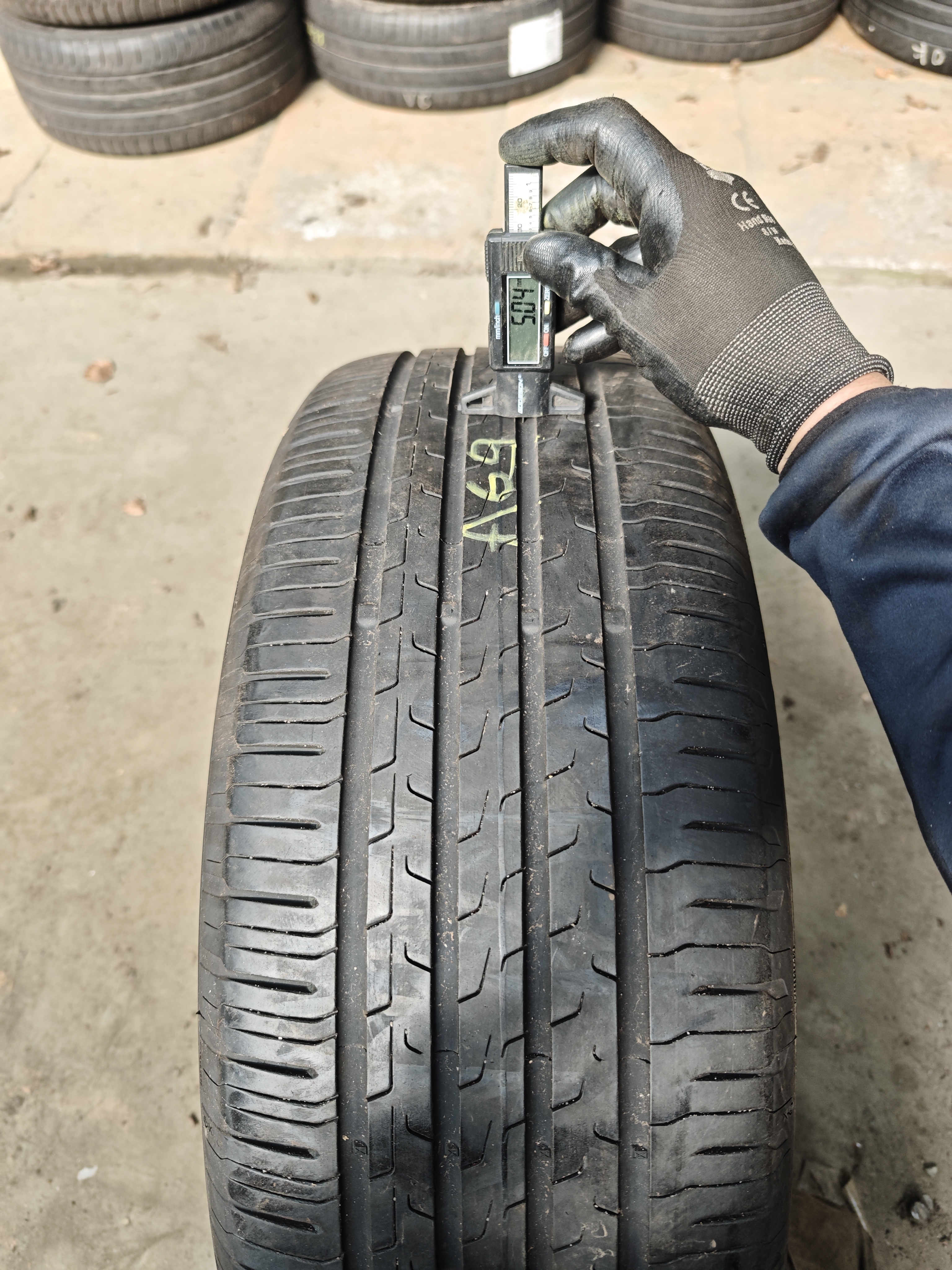 235/55/ R18 Continental