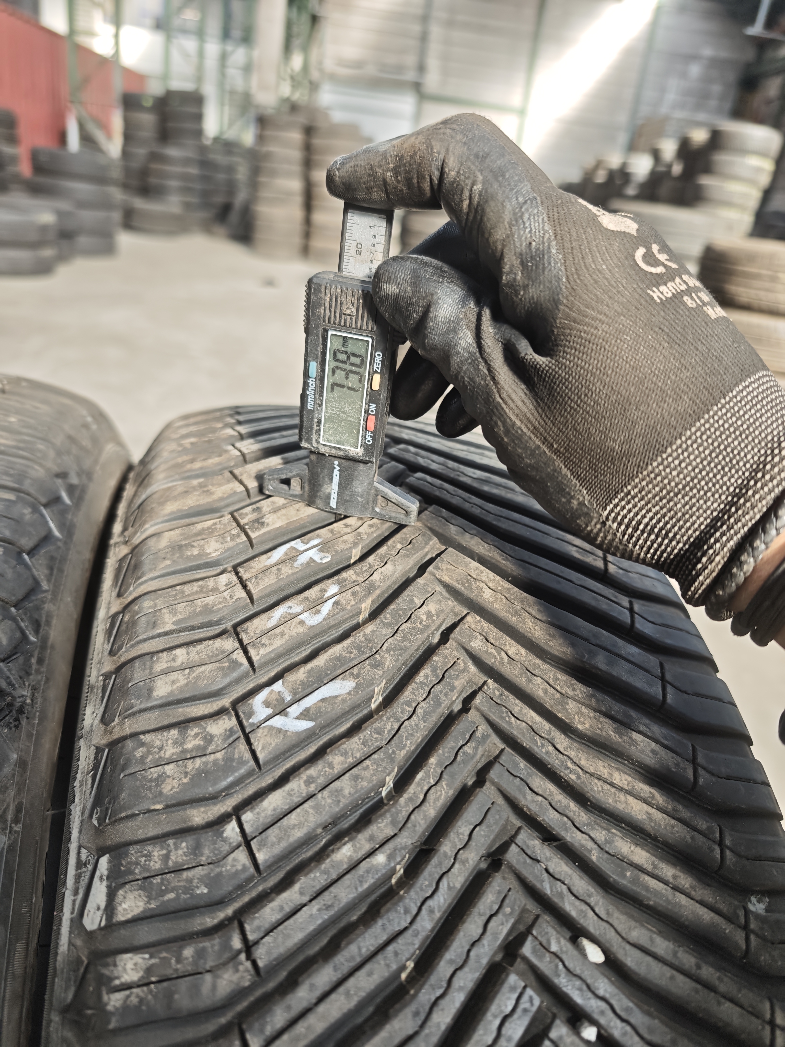 235/50/ R19 Michelin 