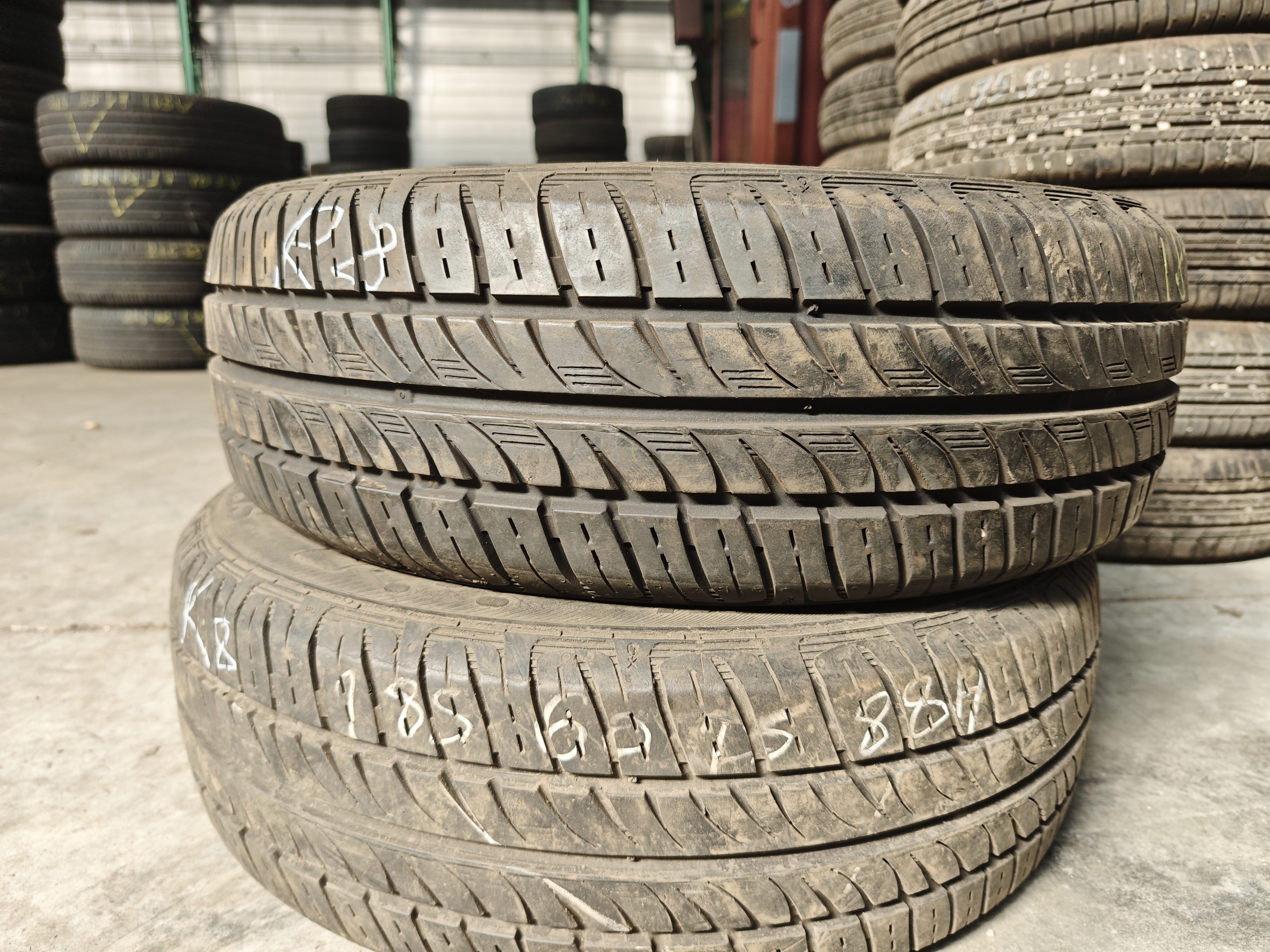185/60 R15 Semperit