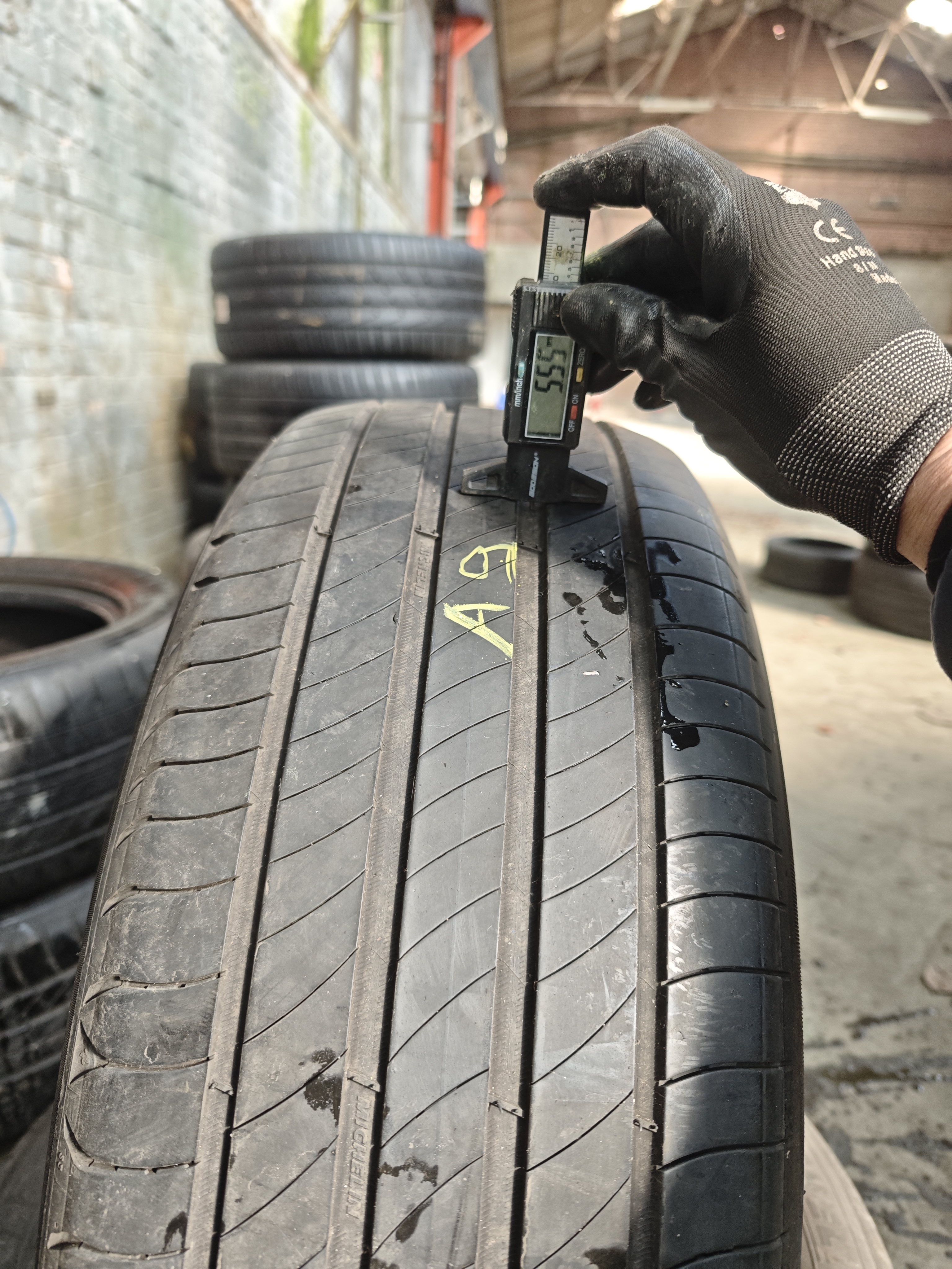 235/50/ R19 Michelin 