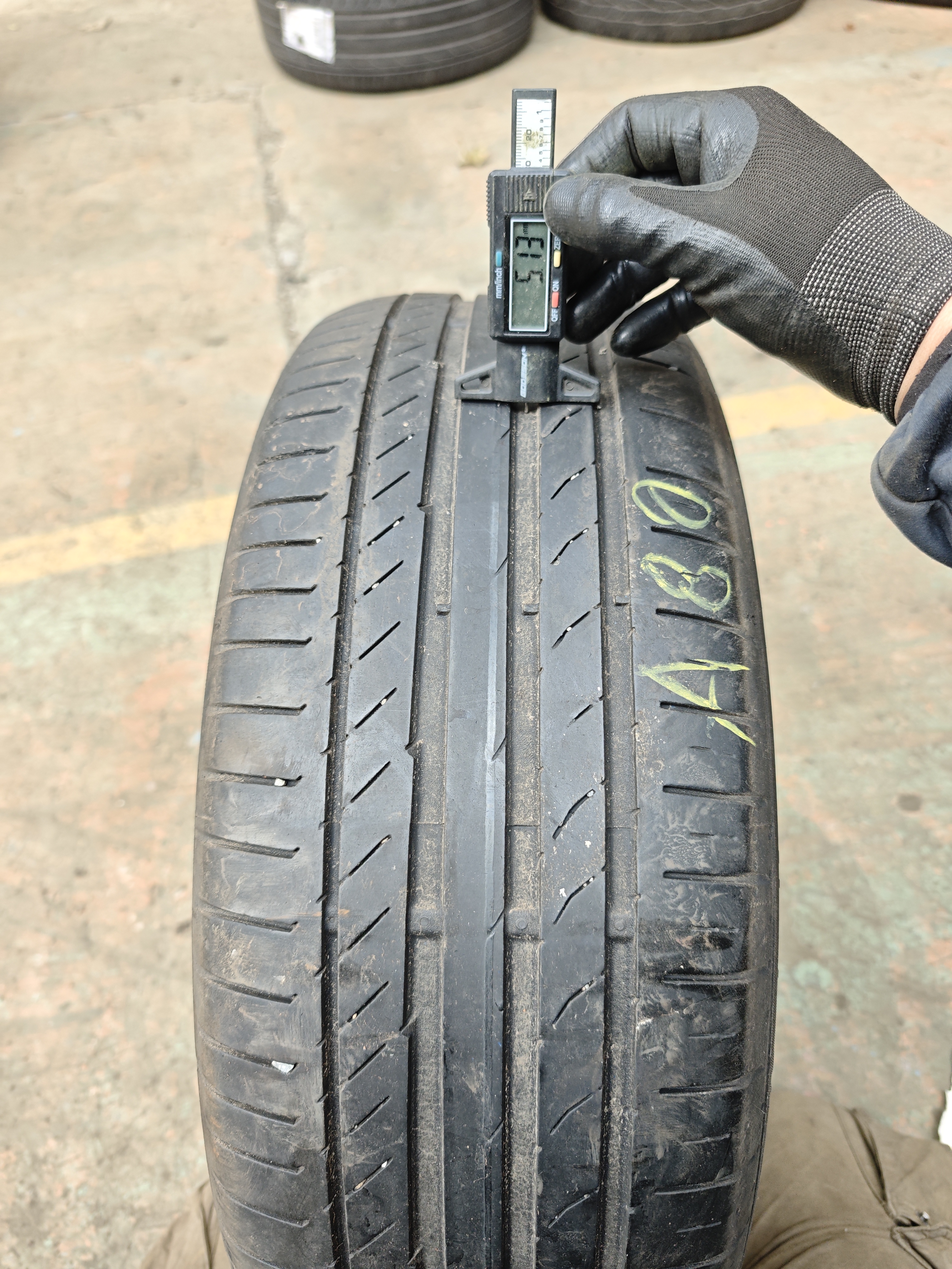 225/50/ R17 Continental 